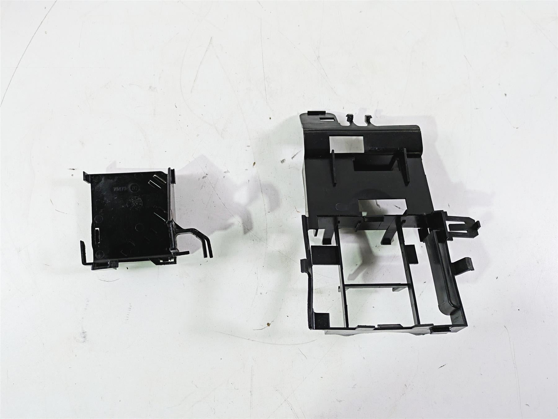 2010 Harley VRSCF Muscle Rod All Electric Plastic Holder In Set 70393-07 {{ shop.shopifyCountryName }} - Mototech271