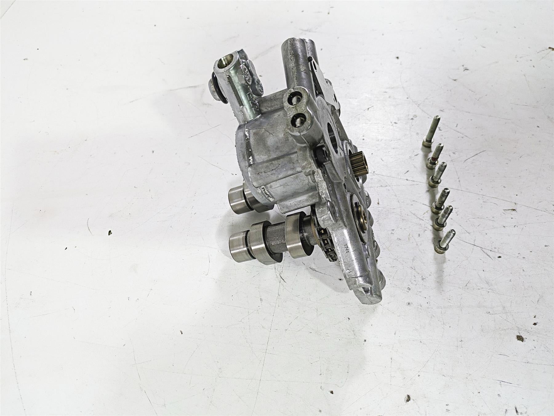 2015 Harley Touring FLHXS Street Glide Cam Shaft Chest + Oil Pump 25358-06A {{ shop.shopifyCountryName }} - Mototech271