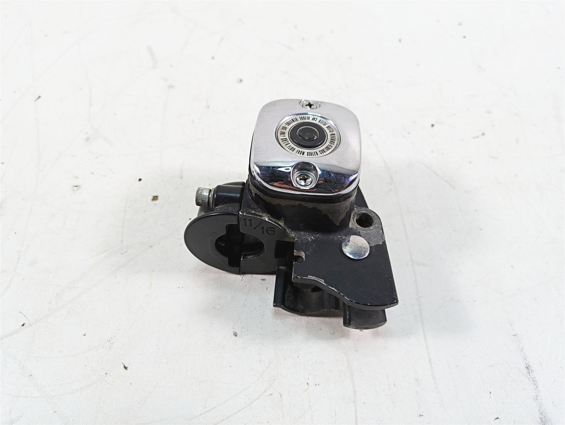 2013 Harley Softail FLSTFB Fat Boy Lo Front Brake Master Cylinder 11/16 45029-11 {{ shop.shopifyCountryName }} - Mototech271