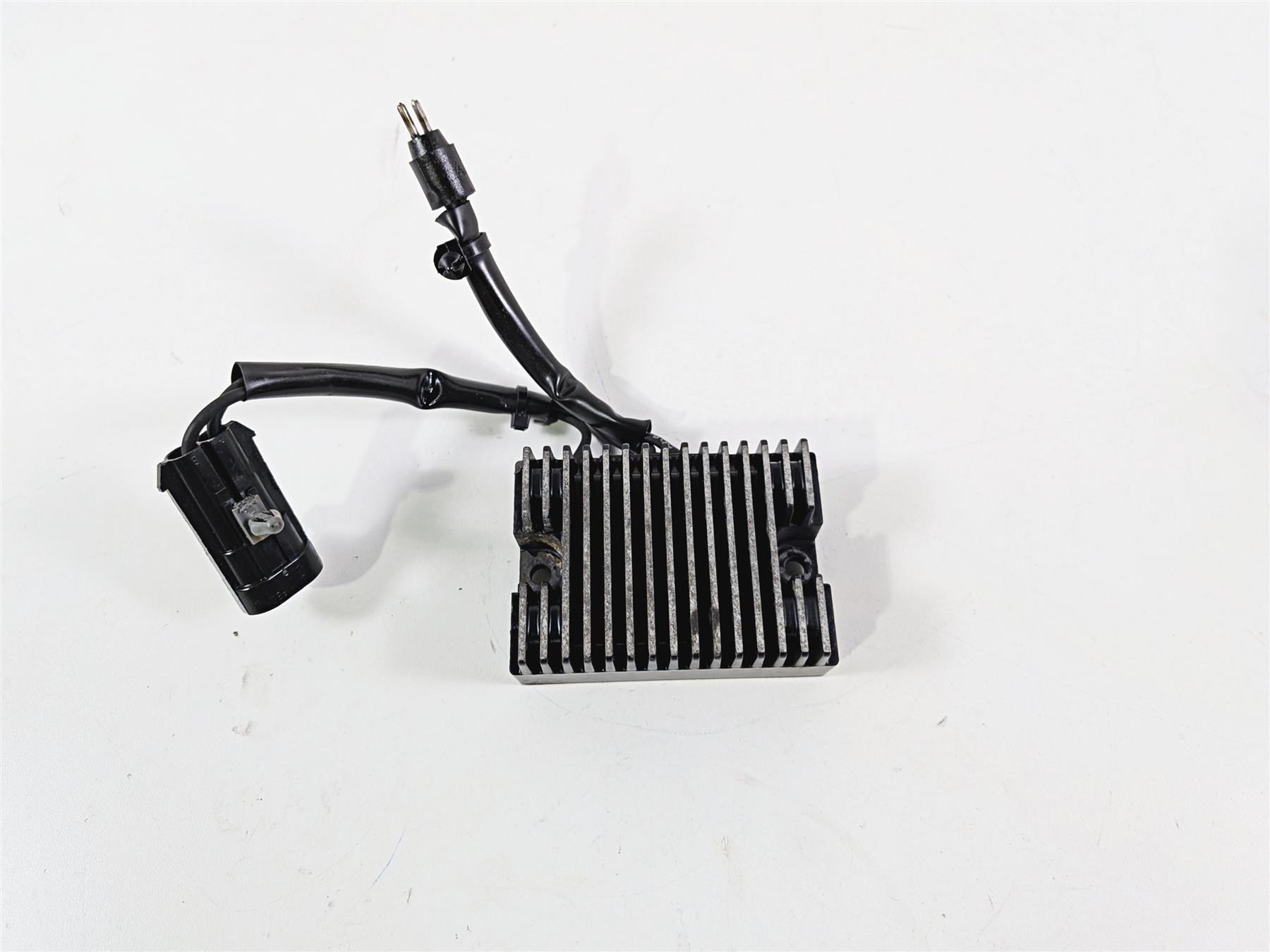 2006 Harley Sportster XL883 Low Rectifier Voltage Regulator 74523-04 {{ shop.shopifyCountryName }} - Mototech271