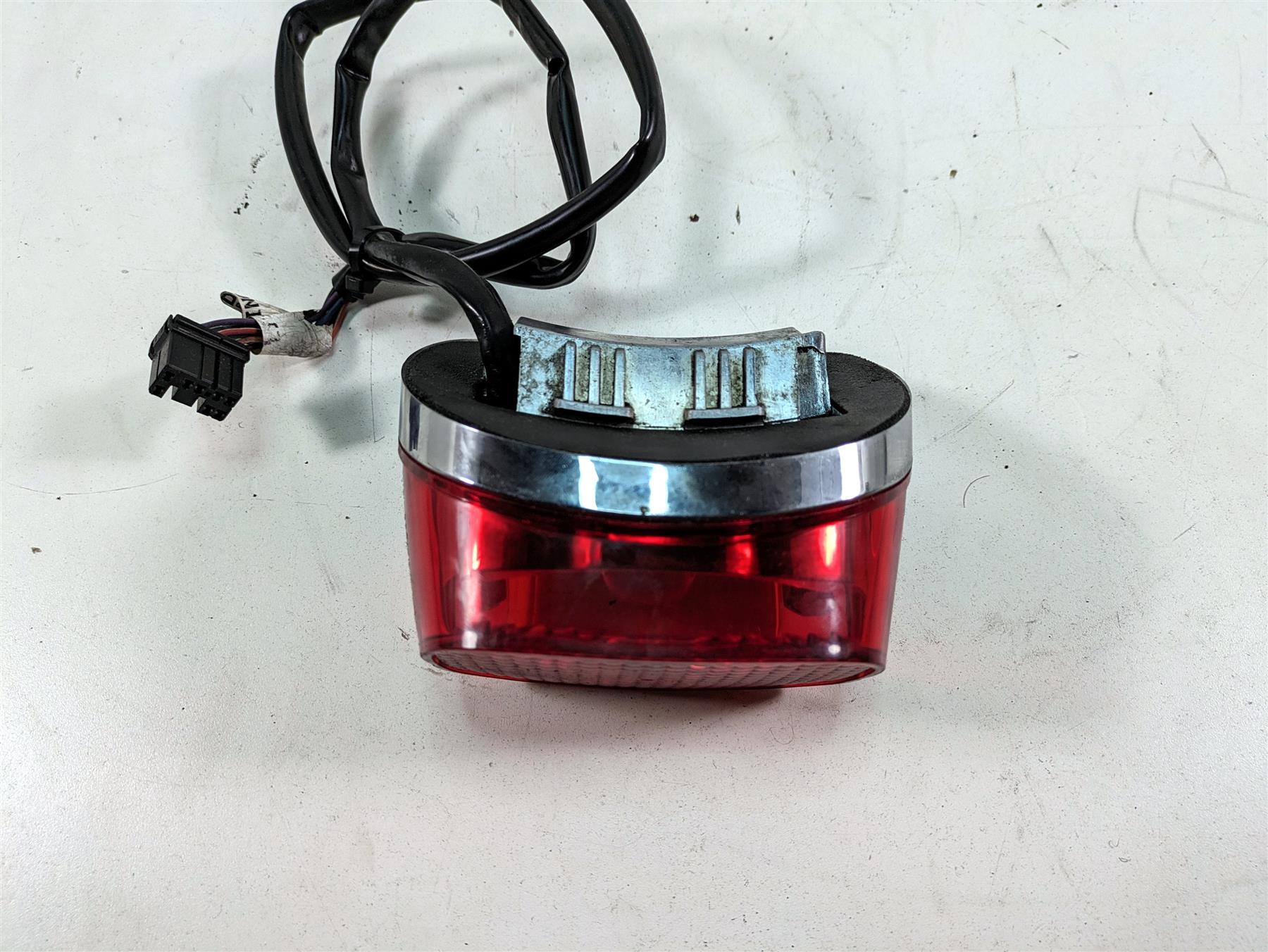 2000 Harley Dyna FXDL Low Rider Taillight Tail Light & Wiring 68066-99 {{ shop.shopifyCountryName }} - Mototech271