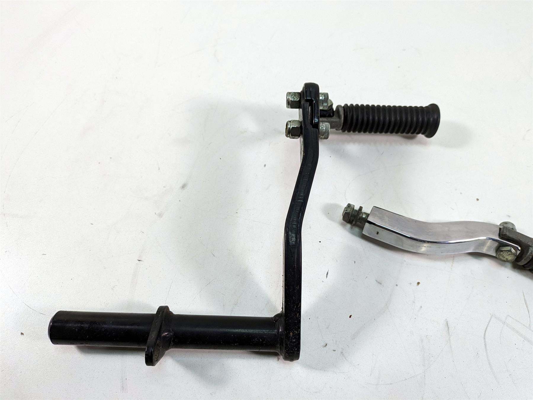 2000 Harley Dyna FXDL Low Rider Rear Passenger Footpeg Set 52740-94A 49165-90 {{ shop.shopifyCountryName }} - Mototech271