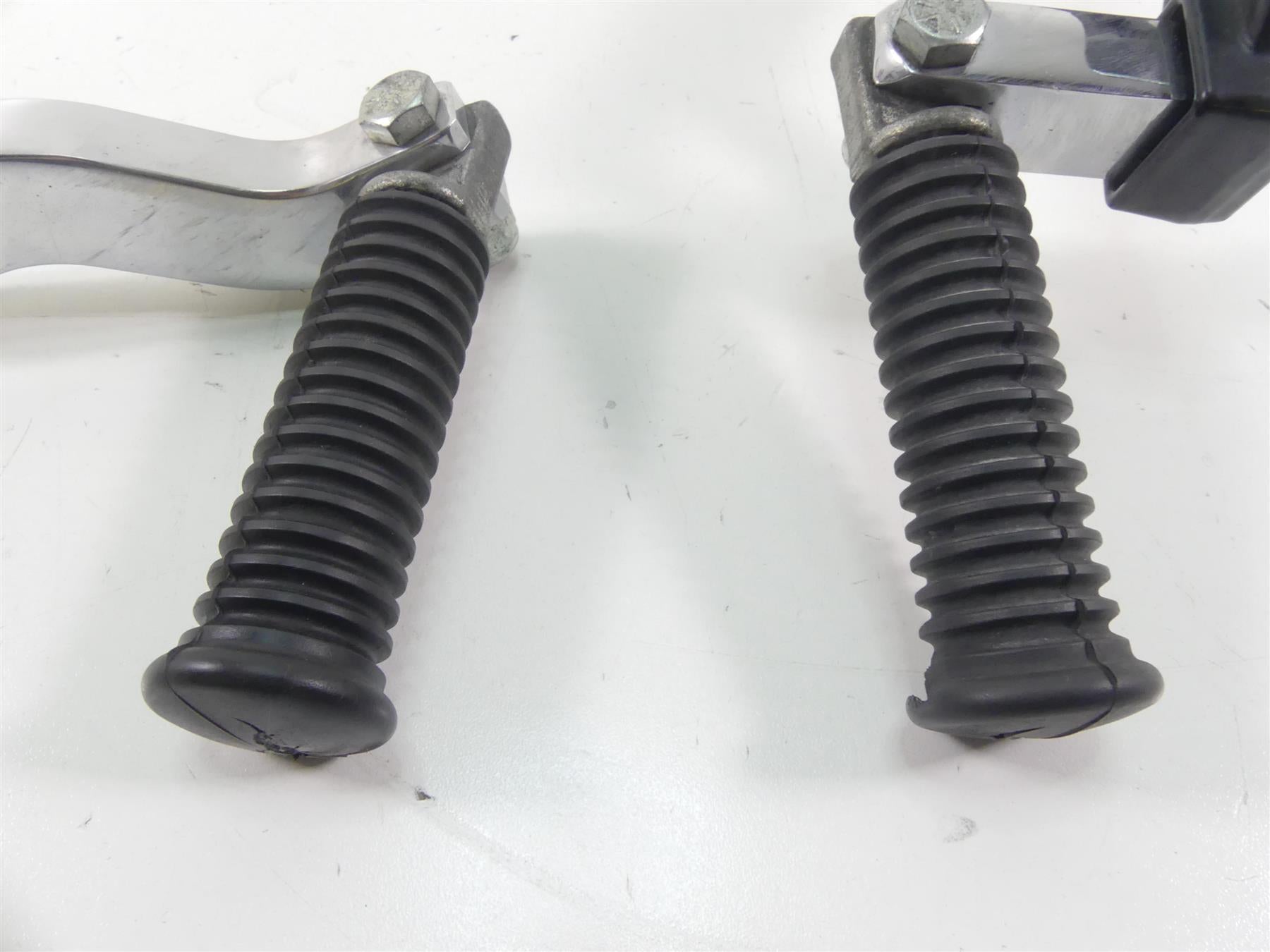 2003 Harley Dyna 100TH FXDL Low Rider Rear Passenger Footpeg Rest Set 52740-02 {{ shop.shopifyCountryName }} - Mototech271