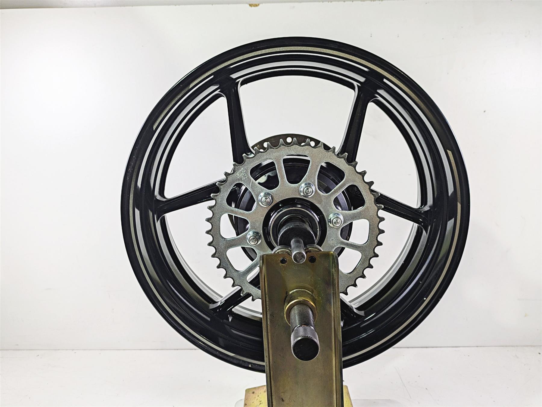 2024 Kawasaki ZX6R ZX636 Ninja Straight 17x5.5 Rear Wheel 40 Miles 41073-0729 {{ shop.shopifyCountryName }} - Mototech271