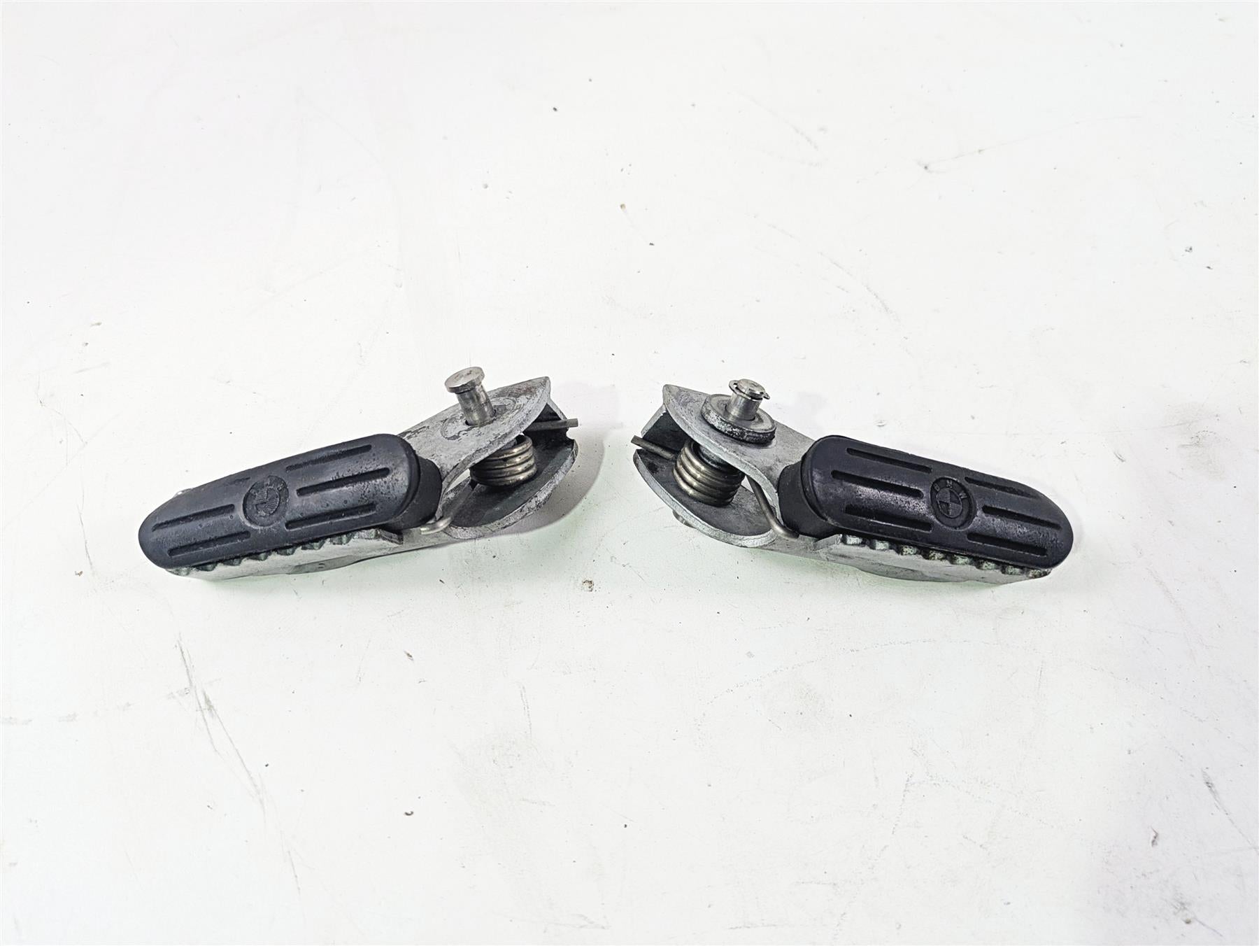 2010 BMW R1200GS K25 Front Footpeg Foot Peg Rest Set 46717729281 46717729282