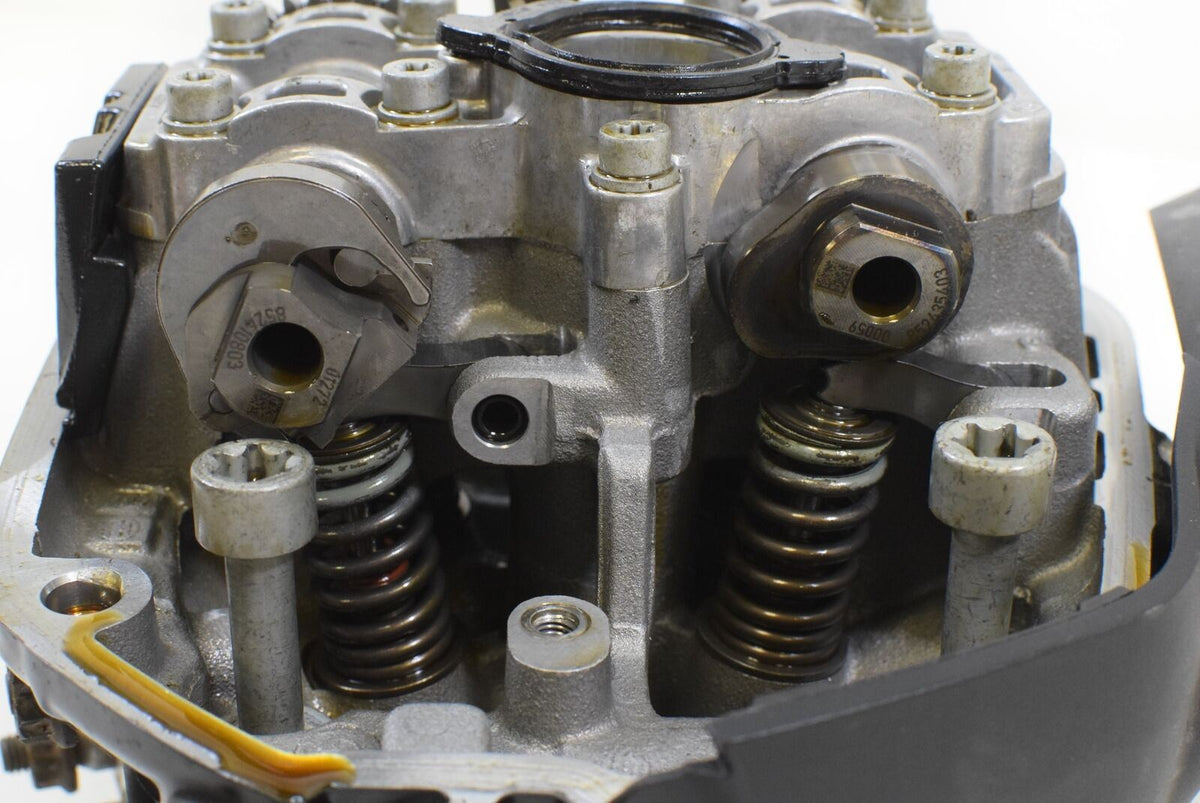 2016 BMW R1200R R1200 R K53 Right Cylinderhead Cylinder Head -Tested 11128546332 {{ shop.shopifyCountryName }} - Mototech271
