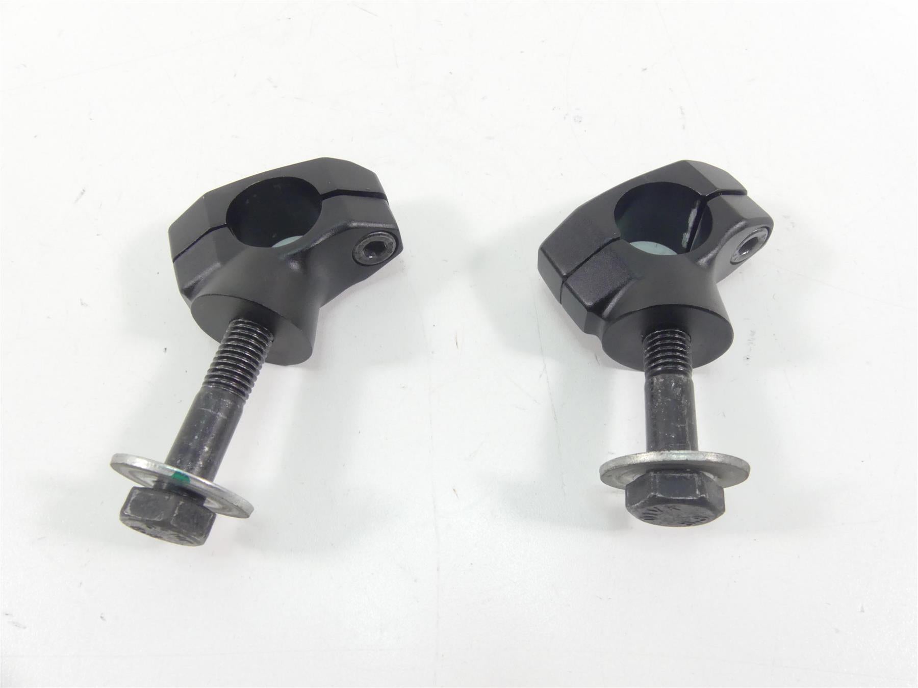 2015 Victory Cross Country Tour Handlebar Holder Riser Set 5139570
