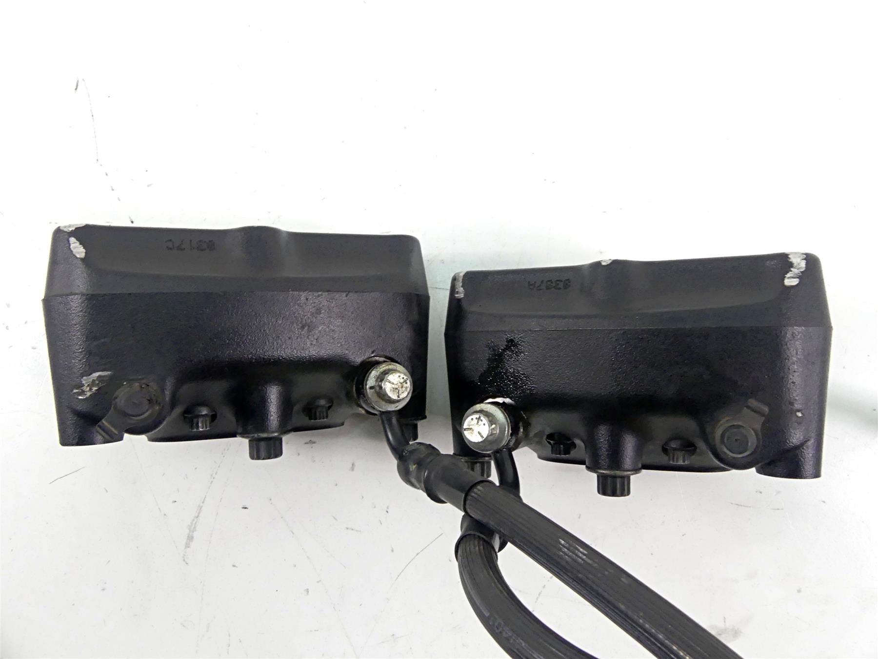 2007 Harley Touring FLHRC Road King Front Brake Caliper Set 44023-00C 44046-00D {{ shop.shopifyCountryName }} - Mototech271