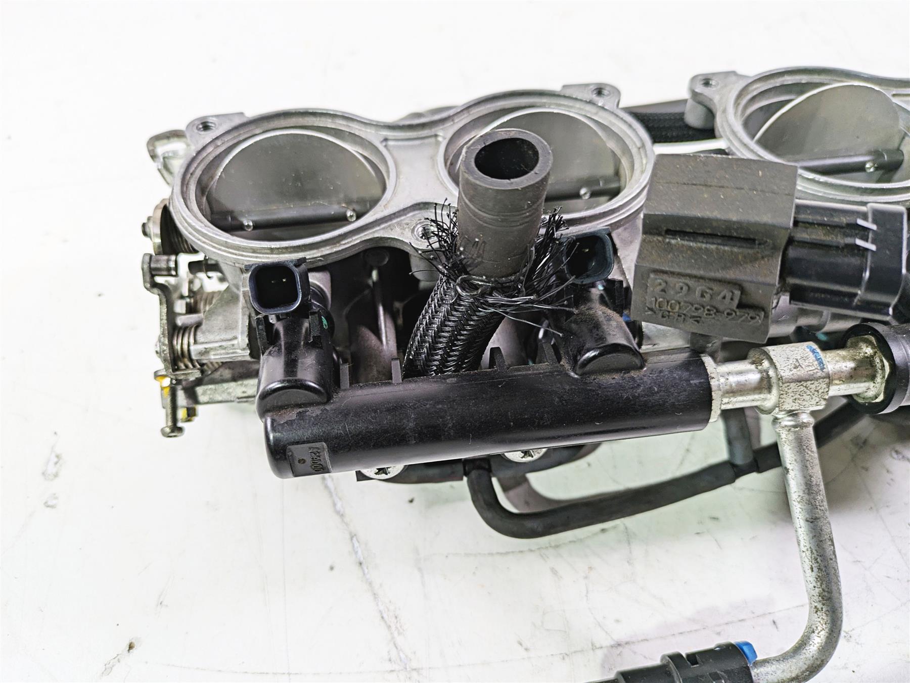 2016 Suzuki GSXR1000 Keihin Throttle Body Bodies Fuel Injection 13406-47H40 {{ shop.shopifyCountryName }} - Mototech271