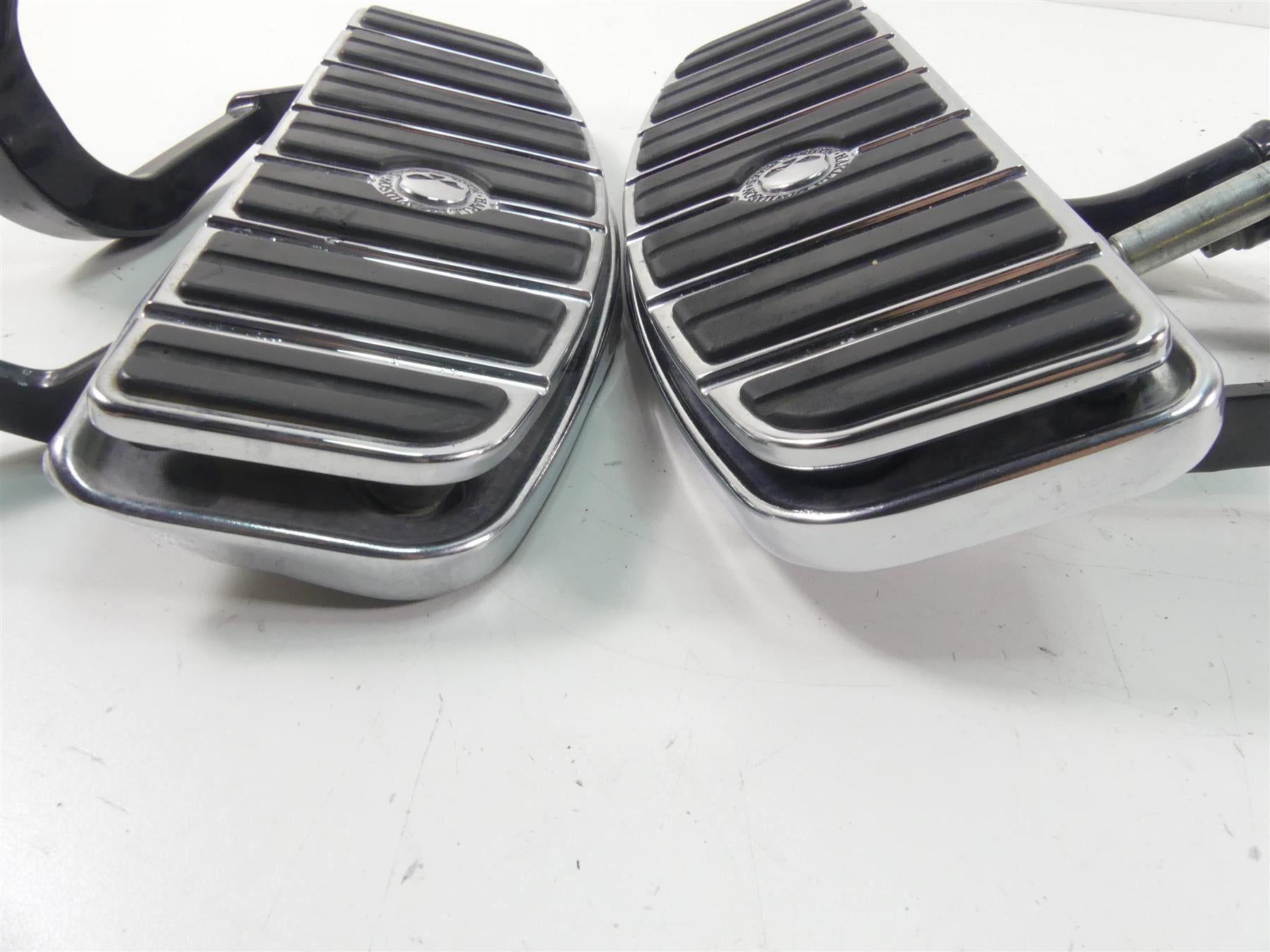 2012 Harley Touring FLHTK Electra Glide Willie G Skull Floor Board Set 50518-09 {{ shop.shopifyCountryName }} - Mototech271