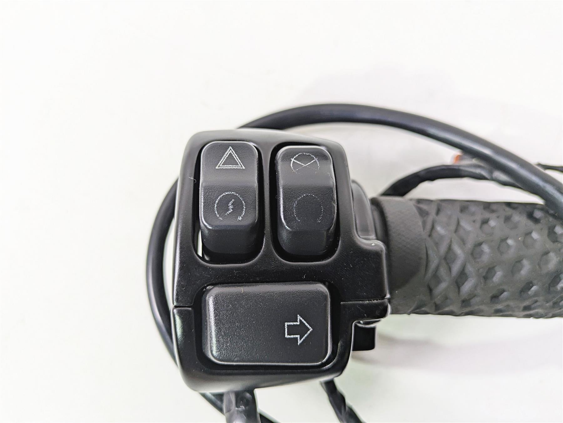 2020 Harley Softail FXST Standard Right Hand Control Switch - Extended 71500462 {{ shop.shopifyCountryName }} - Mototech271