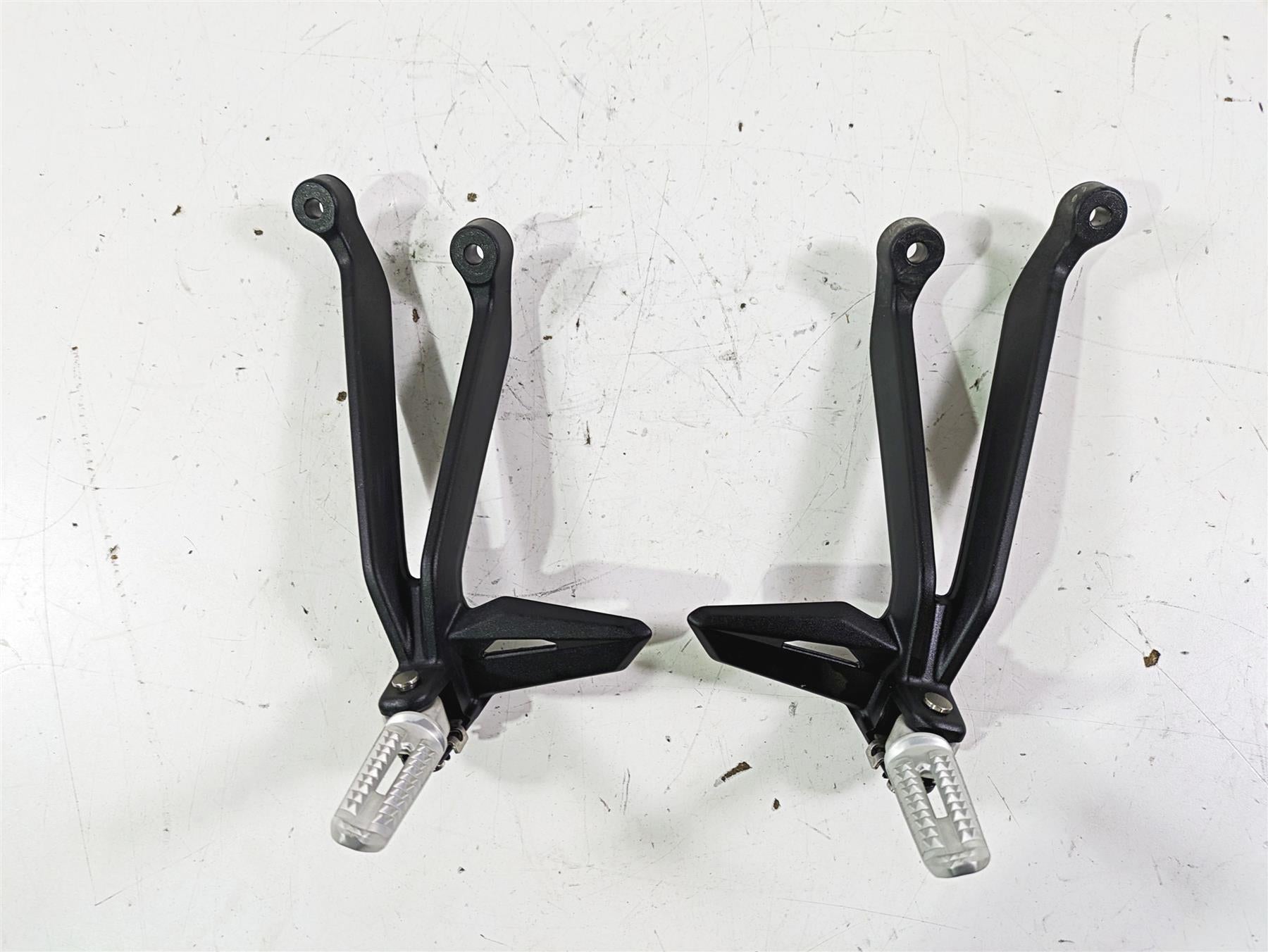 2023 Triumph Street Triple 765 RS Rear Passenger Footpeg Set T2088156 T2088157 {{ shop.shopifyCountryName }} - Mototech271