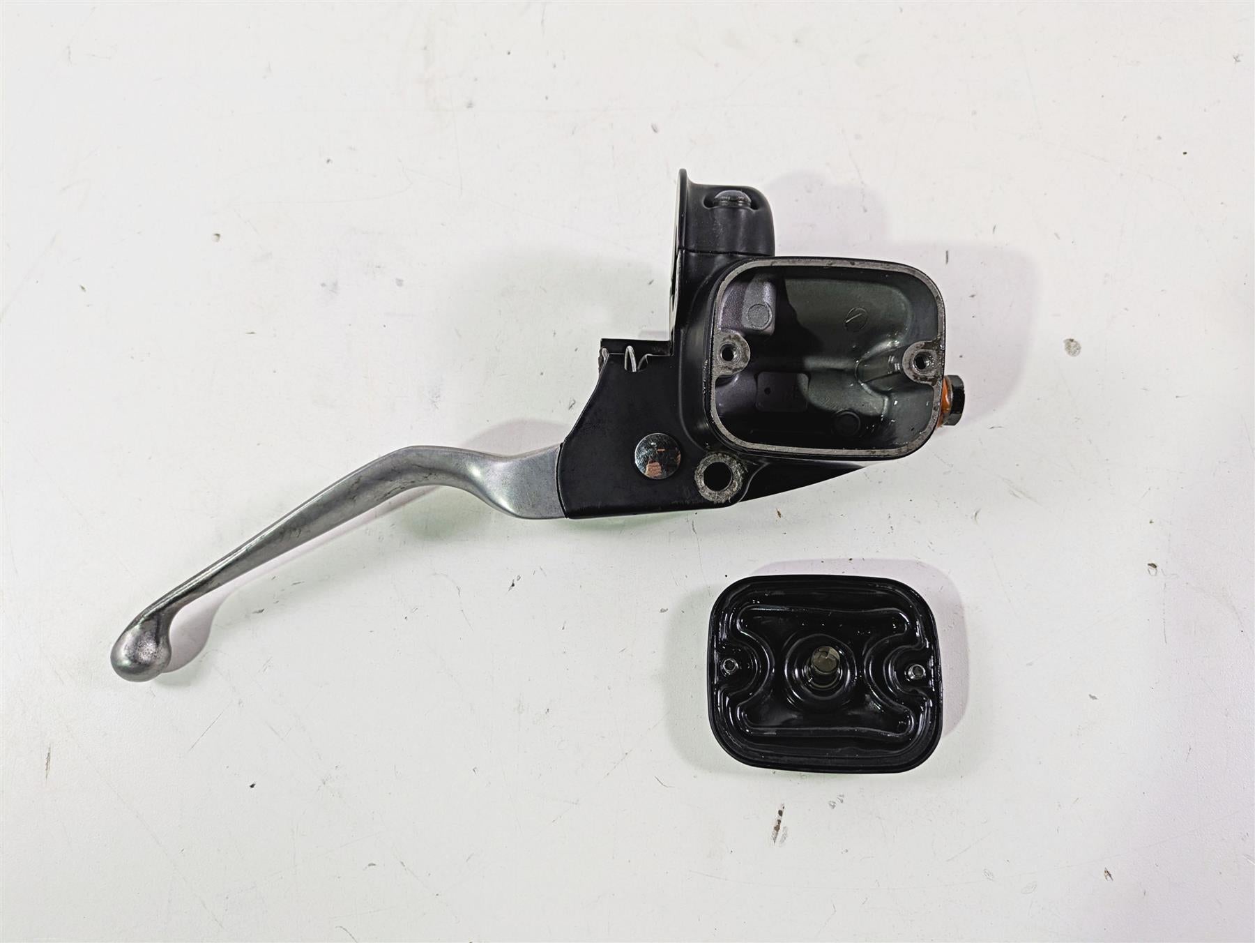 2016 Harley FXDWG Dyna Wide Glide Front Brake Master Cylinder 9/16