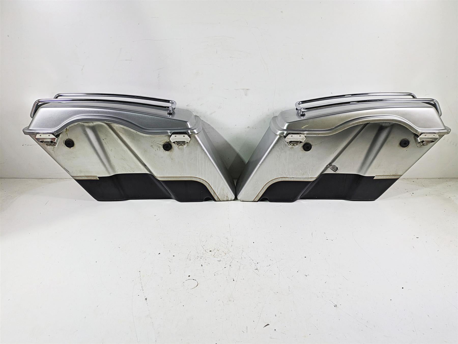 2003 Harley Touring FLHTCUI 100TH E-Glide Saddlebag Saddle Bag Set Read 90753-93 {{ shop.shopifyCountryName }} - Mototech271
