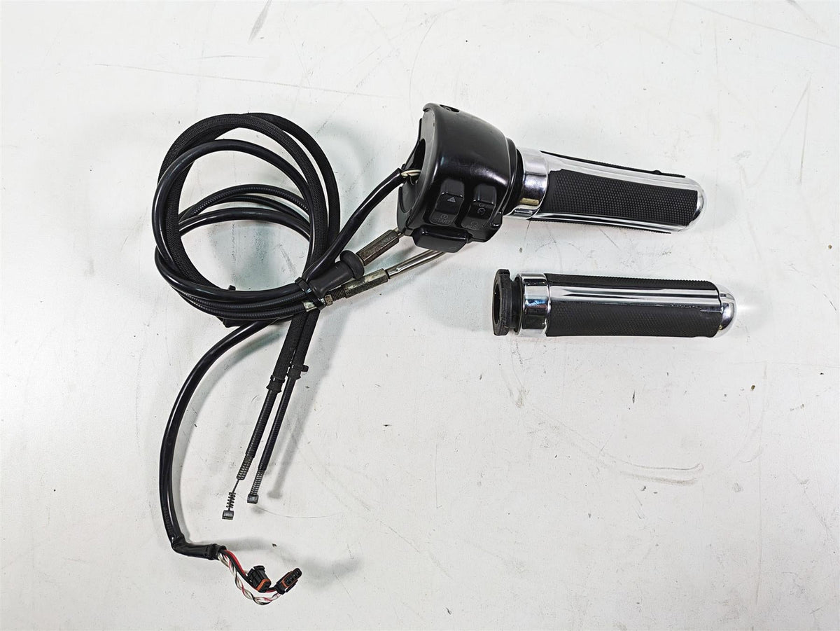 2012 Harley FLD Dyna Switchback Right Control Switch Throttle Grip Set 72948-12 {{ shop.shopifyCountryName }} - Mototech271