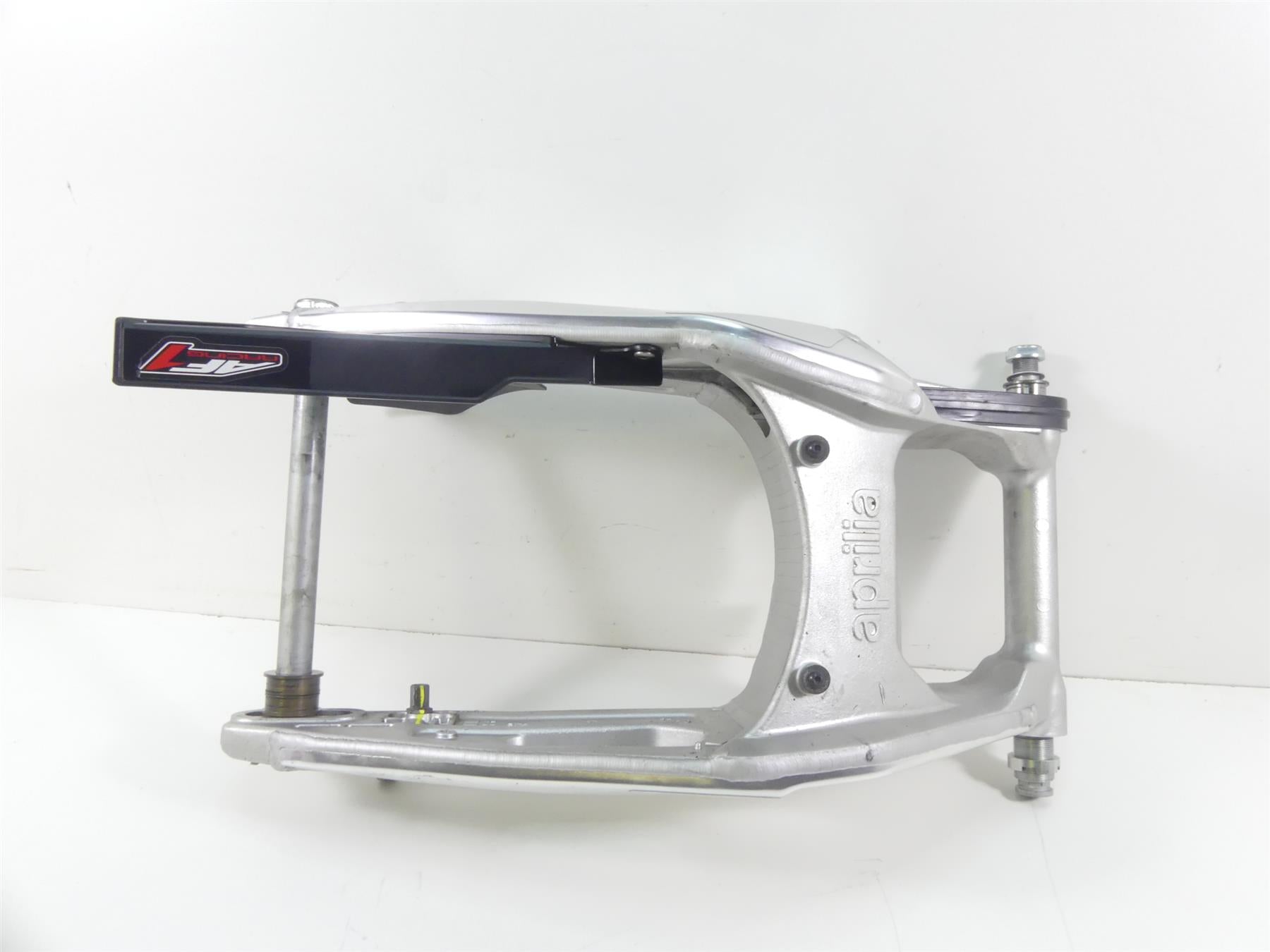 2019 Aprilia Tuono V4 RR Factory Rear Swingarm Swing Arm + Axle - Read 2B001289 {{ shop.shopifyCountryName }} - Mototech271