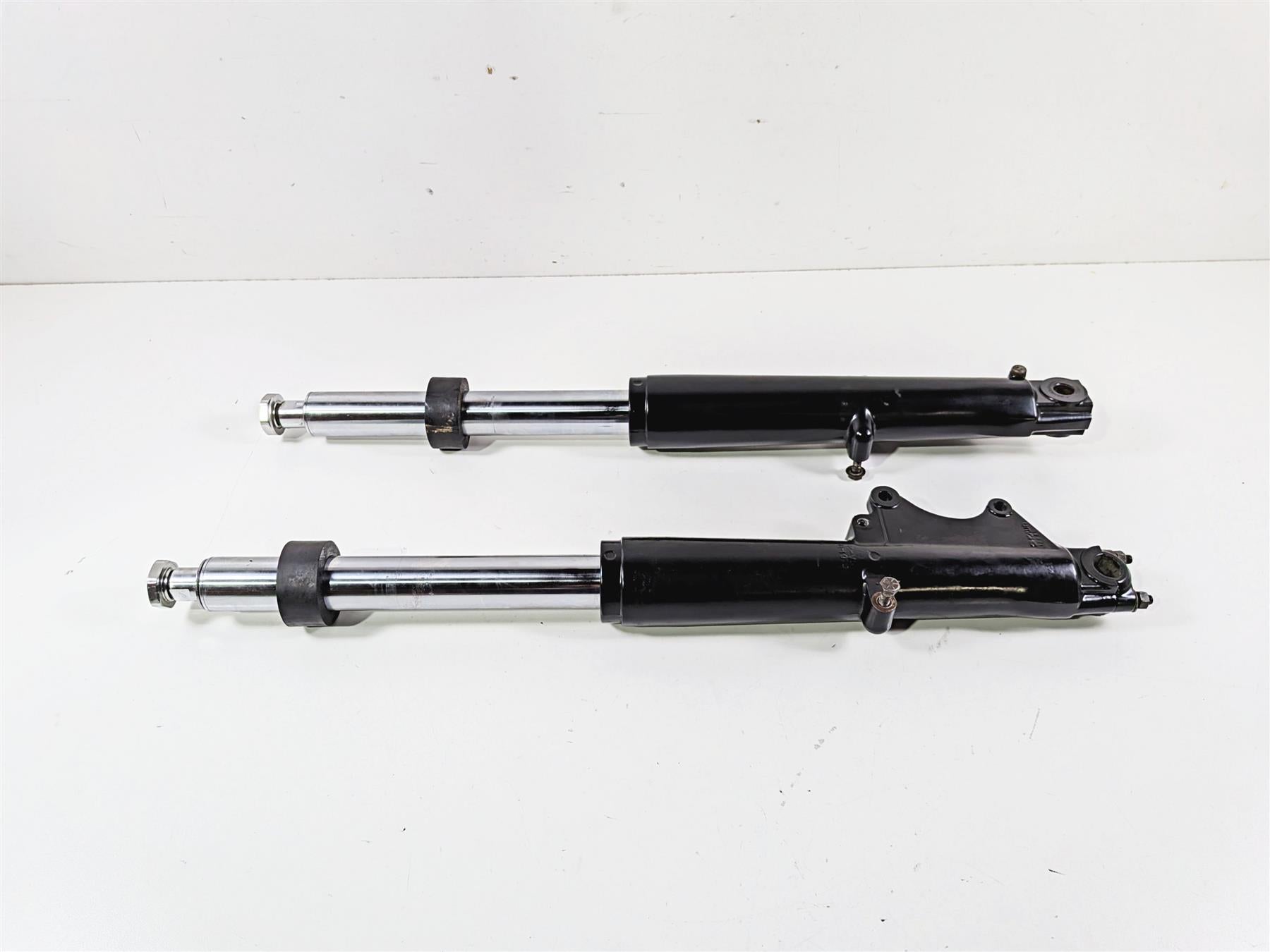 1990 Harley Touring FLHTC Electra Glide Front Fork Leg Set 45860-84 45870-84 {{ shop.shopifyCountryName }} - Mototech271
