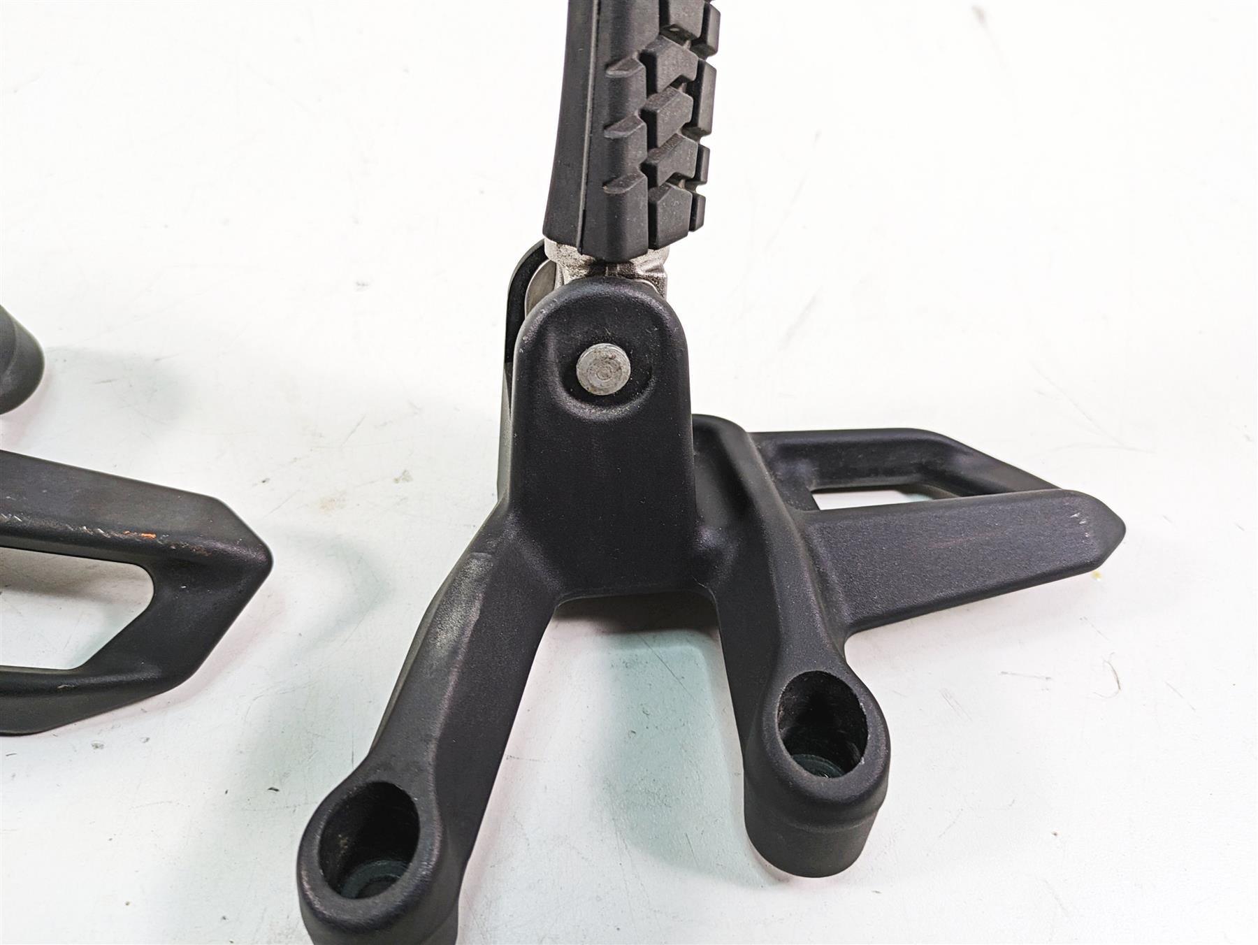 2018 KTM 1090 Adventure R Rear Passenger Foot Peg Set 60303048000 60303049000 {{ shop.shopifyCountryName }} - Mototech271