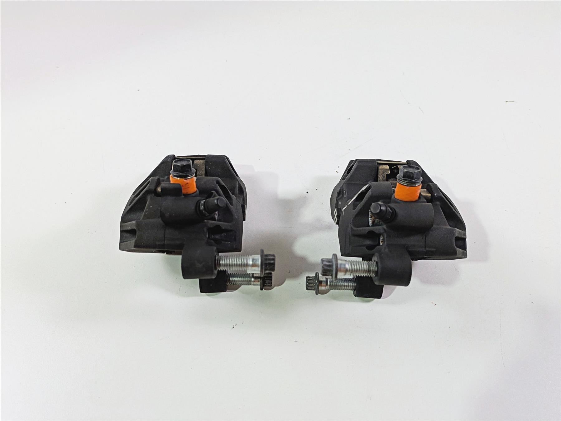 2009 Harley XR1200 Sportster Front Brake Caliper Set 42943-08 42944-08 {{ shop.shopifyCountryName }} - Mototech271