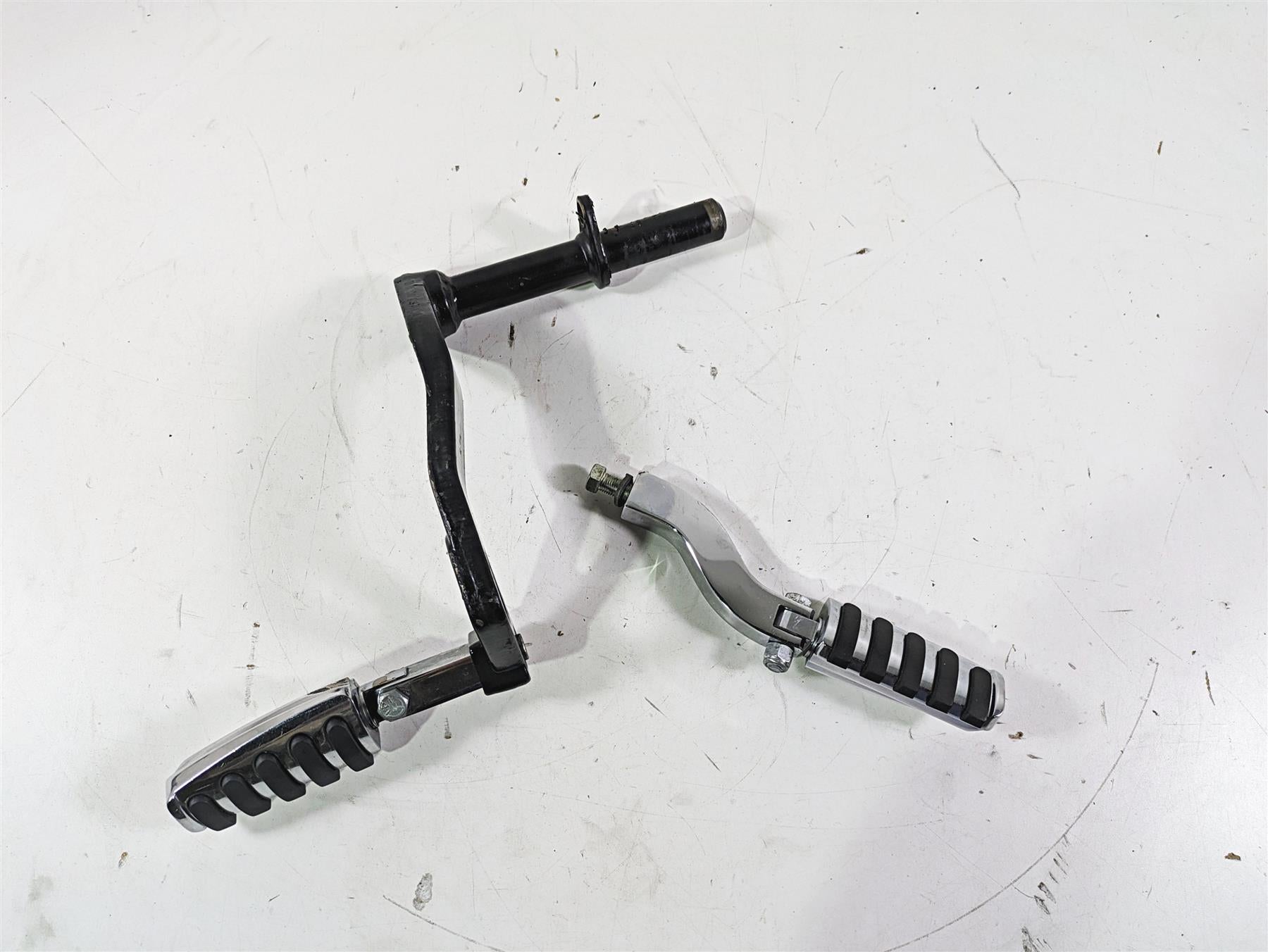 2003 Harley Dyna FXDL Low Rider 100TH Passenger Chrome Footpeg Rest Set 52740-02 {{ shop.shopifyCountryName }} - Mototech271