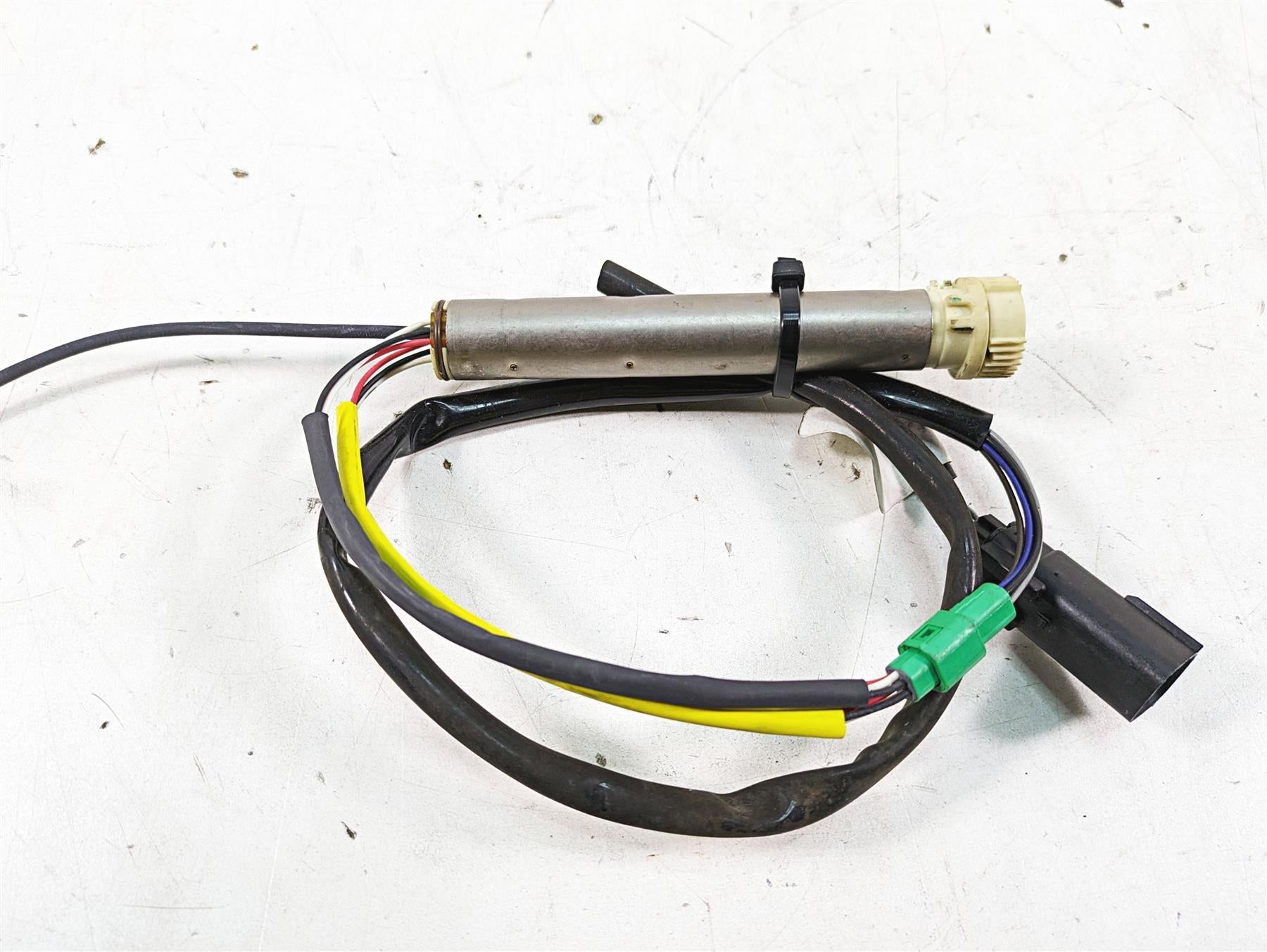 2009 Harley Touring FLHTCU Electra Glide E-Throttle Sensor - Read 32305-08B {{ shop.shopifyCountryName }} - Mototech271