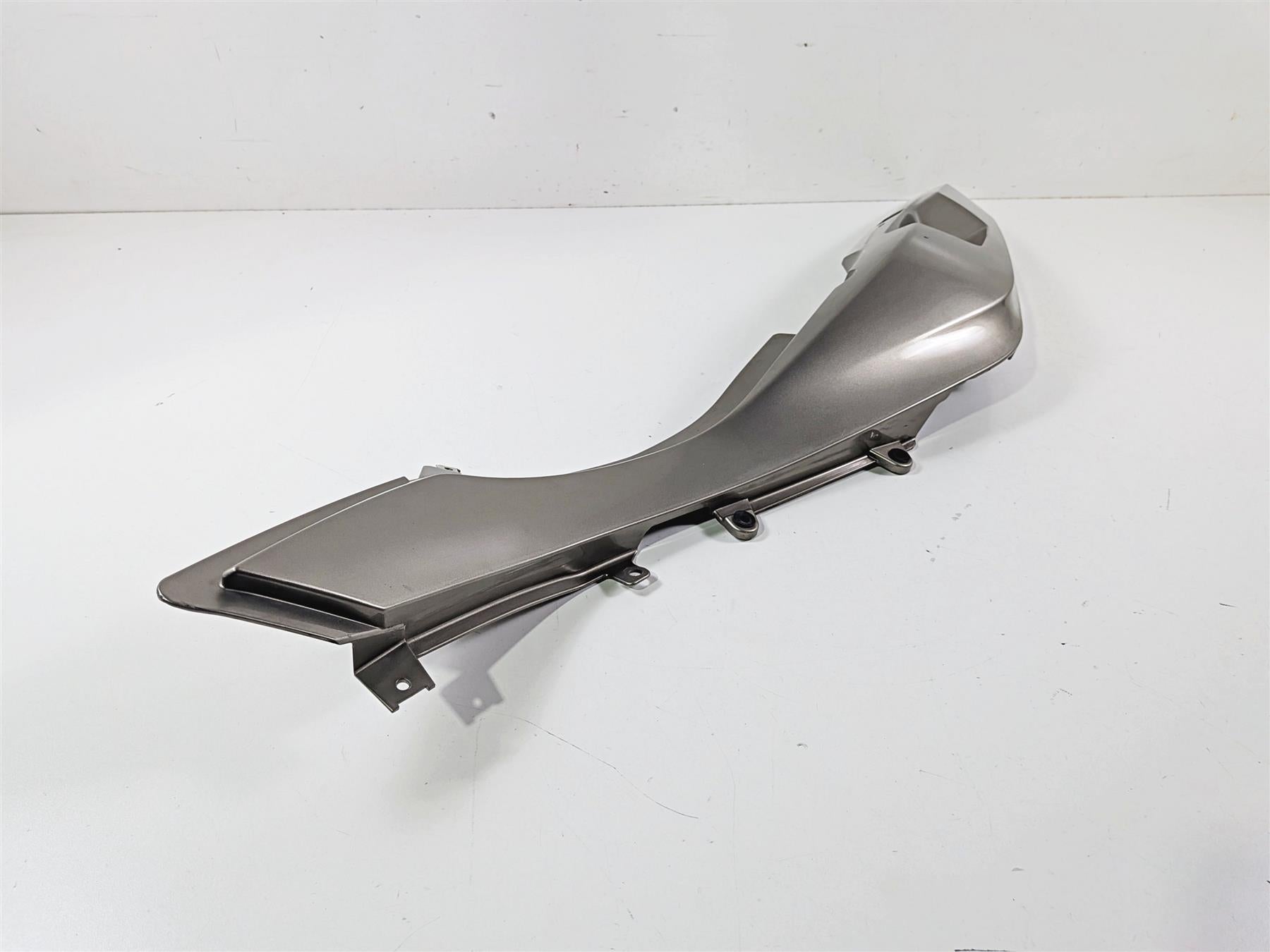 2016 BMW R1200RT RT RTW K52 Left Tail Side Cover Fairing Platinbronz 46638533567 {{ shop.shopifyCountryName }} - Mototech271