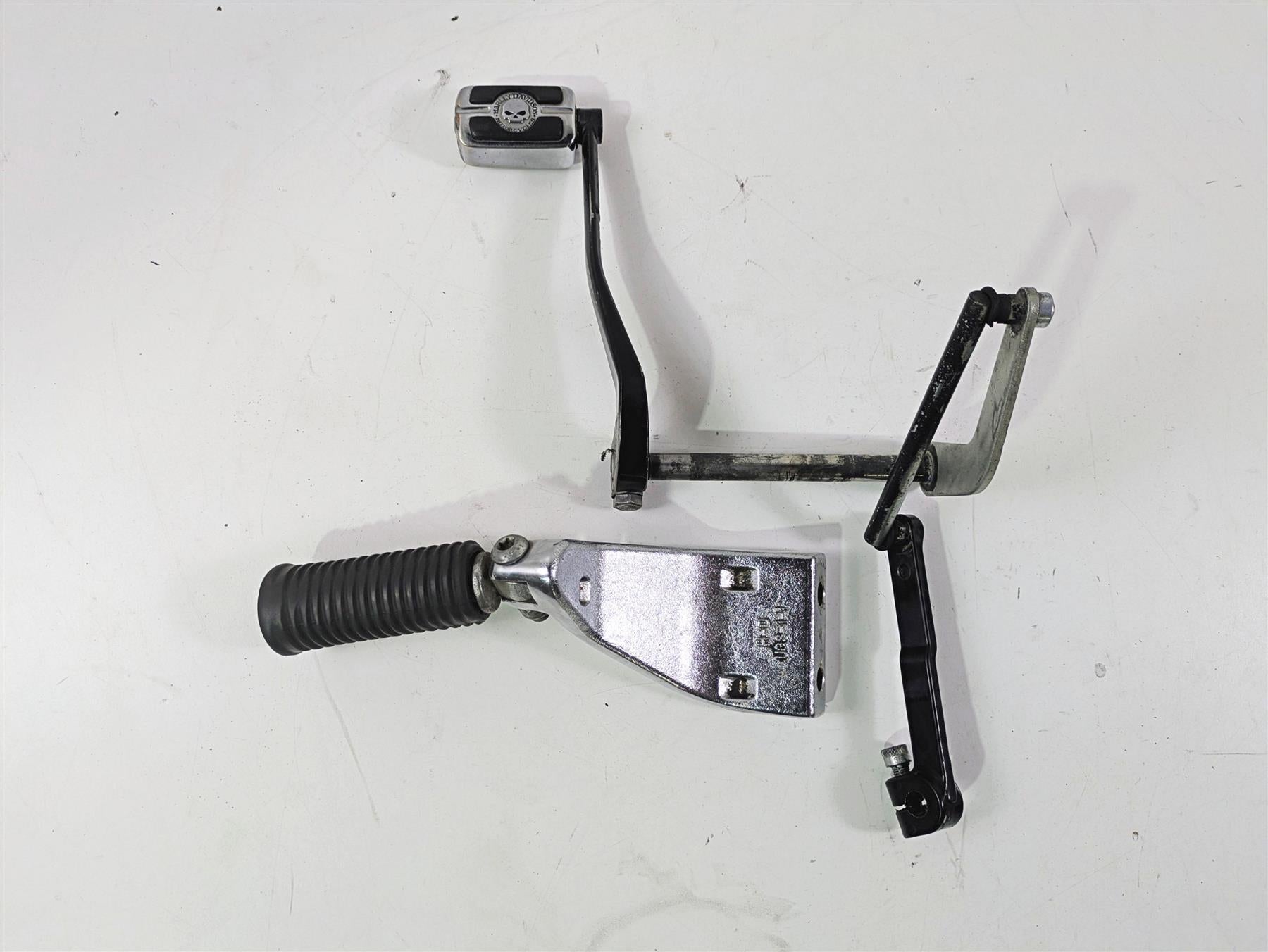 2010 Harley Dyna FXDB Street Bob Front Mid Left Foot Peg & Shifter Set 50667-07 {{ shop.shopifyCountryName }} - Mototech271