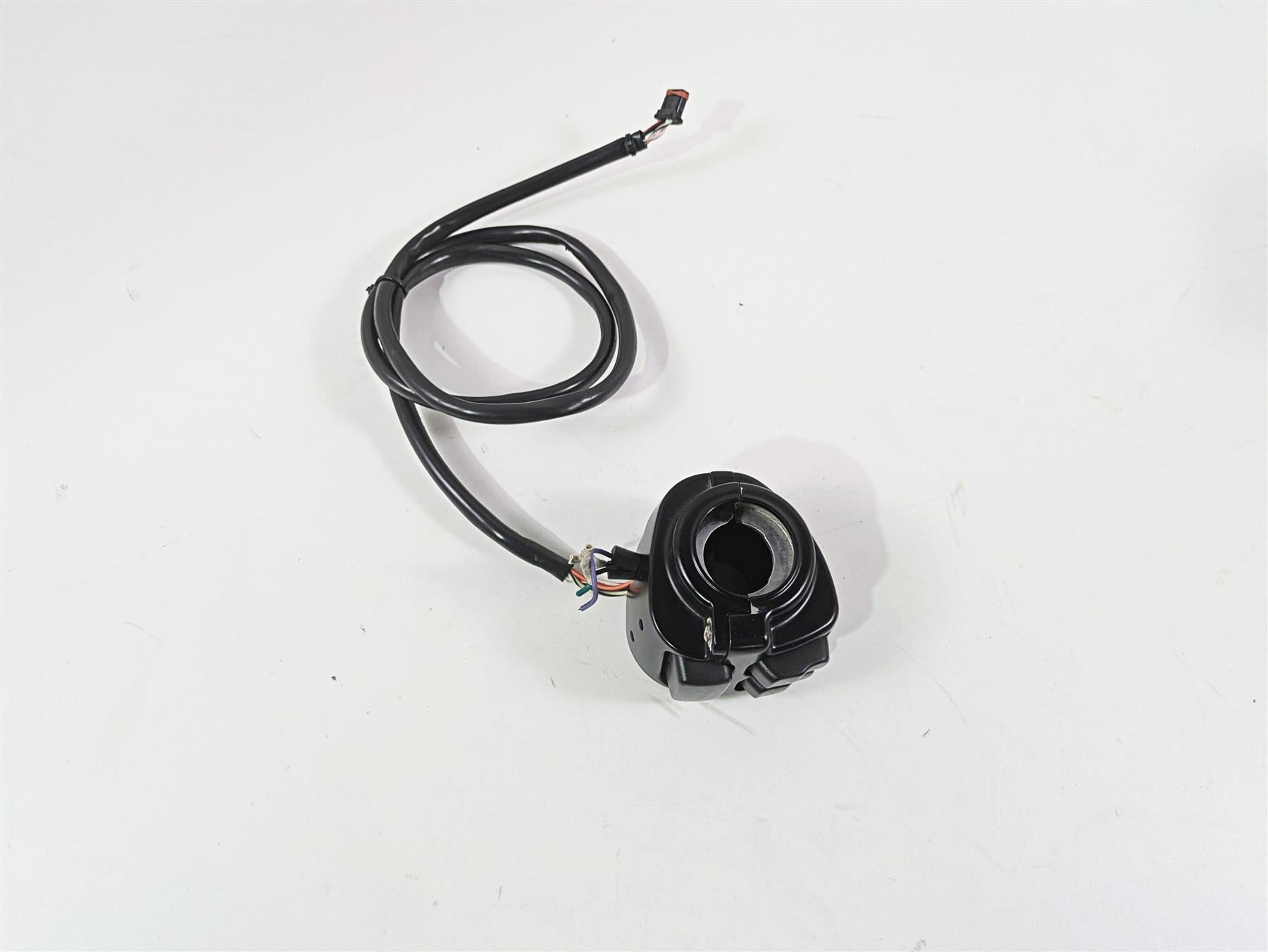 2016 Harley FXDF Dyna Fat Bob Left Blinker Control Switch - Read 71500372A
