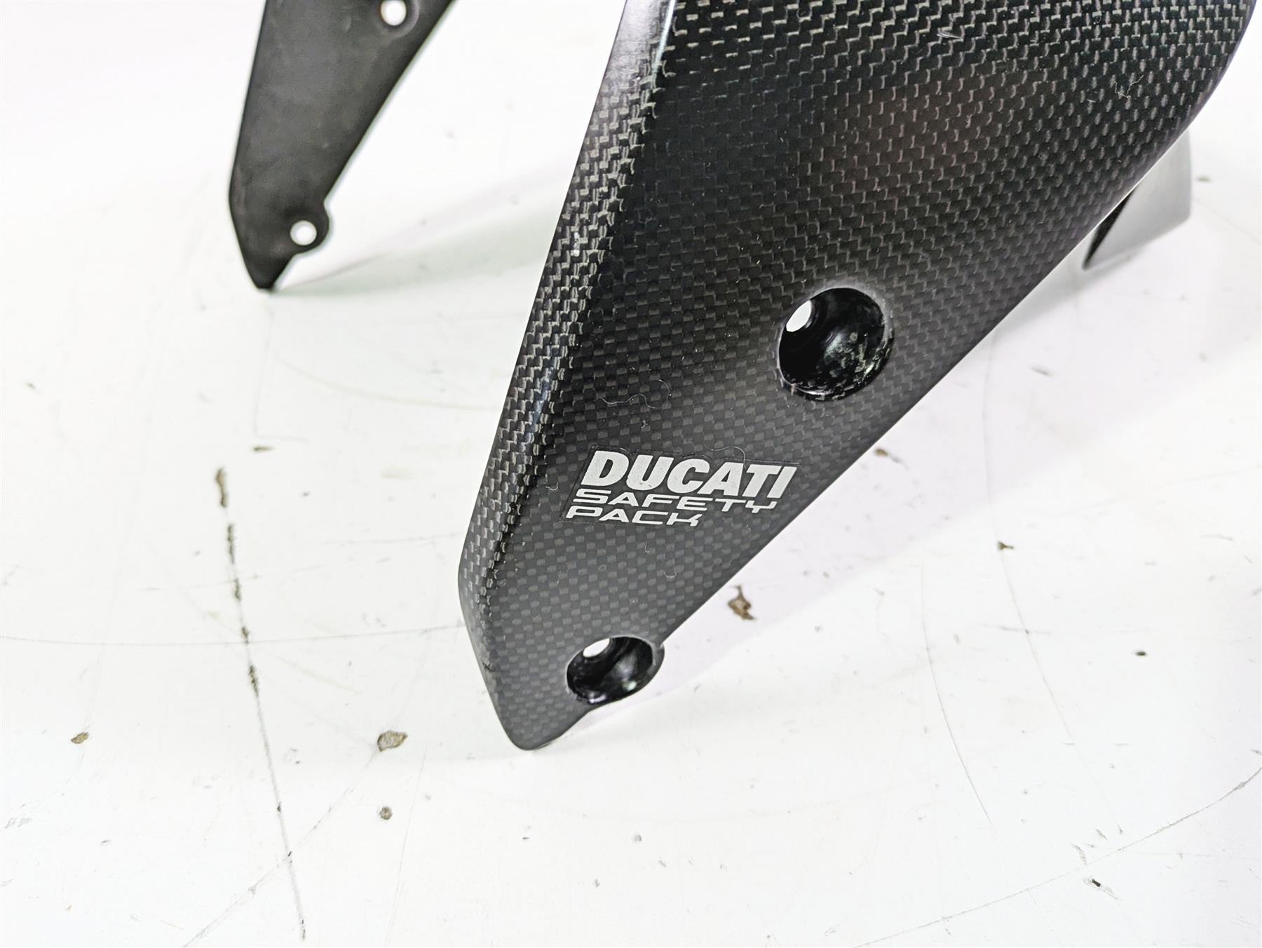 2017 Ducati Monster 1200 S Front Carbon Fiber Fender 564P6561AA GG204P {{ shop.shopifyCountryName }} - Mototech271