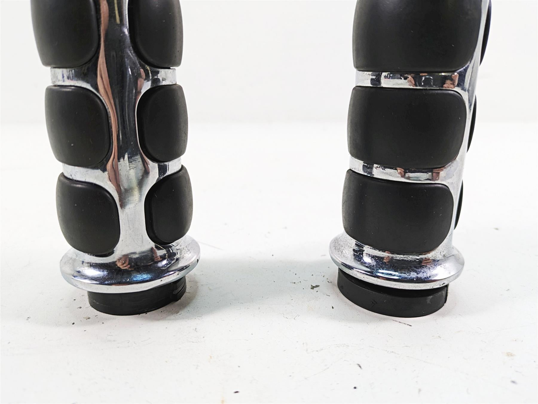1999 Harley Dyna FXDL Low Rider Chrome Hand Grip Set {{ shop.shopifyCountryName }} - Mototech271