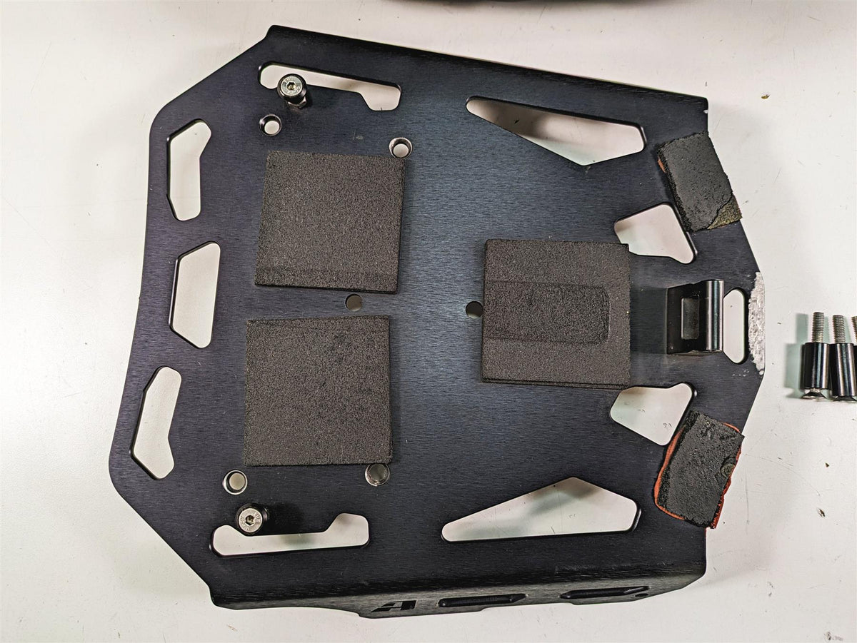 2012 Triumph Tiger 800XC ABS Givi Aluminum Top Case 52L + Bracket - Read TRK52N {{ shop.shopifyCountryName }} - Mototech271