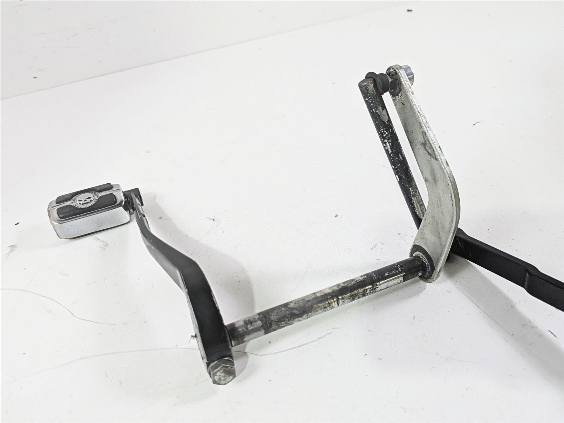 2010 Harley Dyna FXDB Street Bob Front Mid Left Foot Peg & Shifter Set 50667-07 {{ shop.shopifyCountryName }} - Mototech271