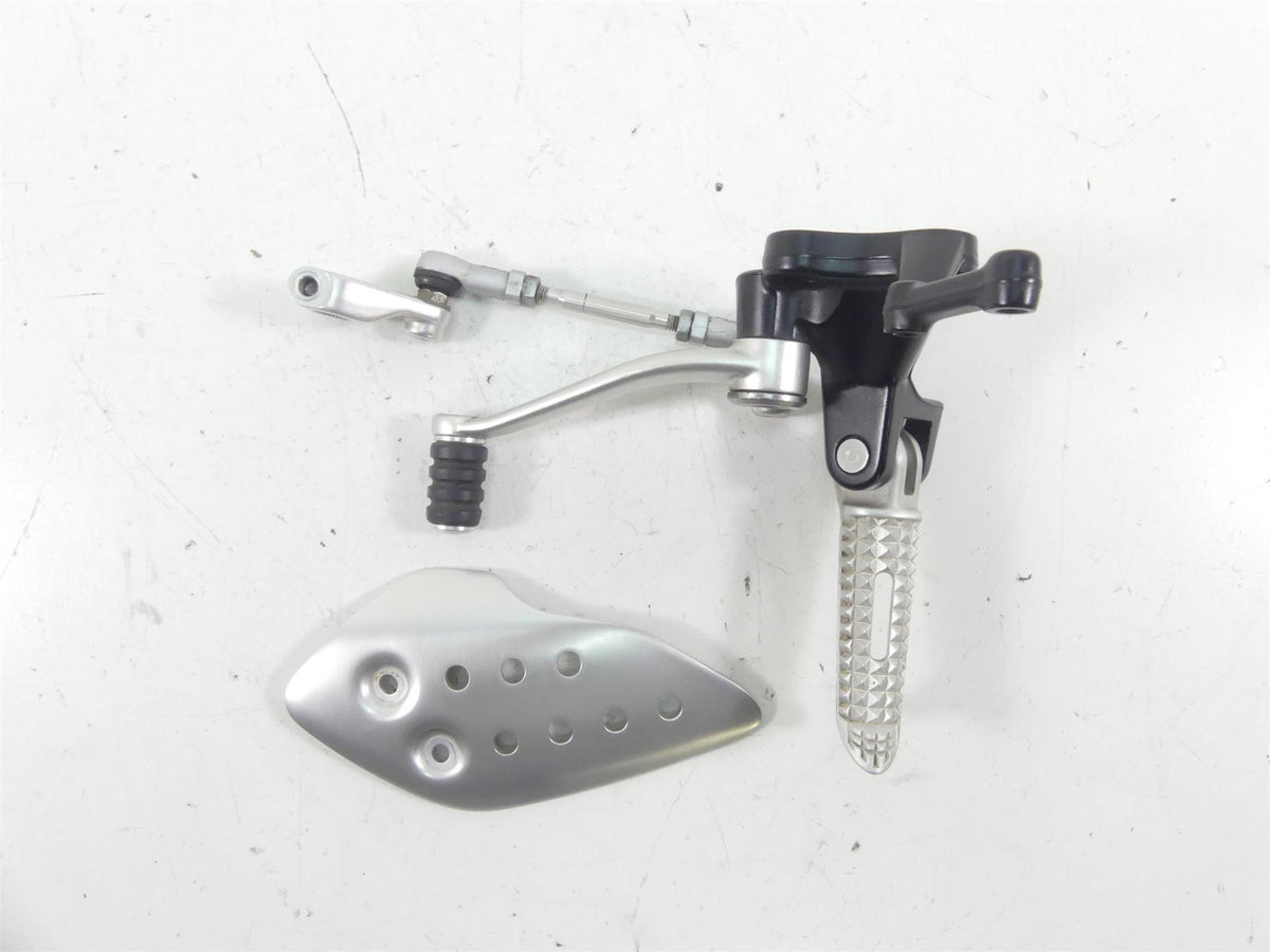 2017 Triumph Thruxton 1200 R Left Front Footpeg Shifter Set T2088079 T2081562 {{ shop.shopifyCountryName }} - Mototech271