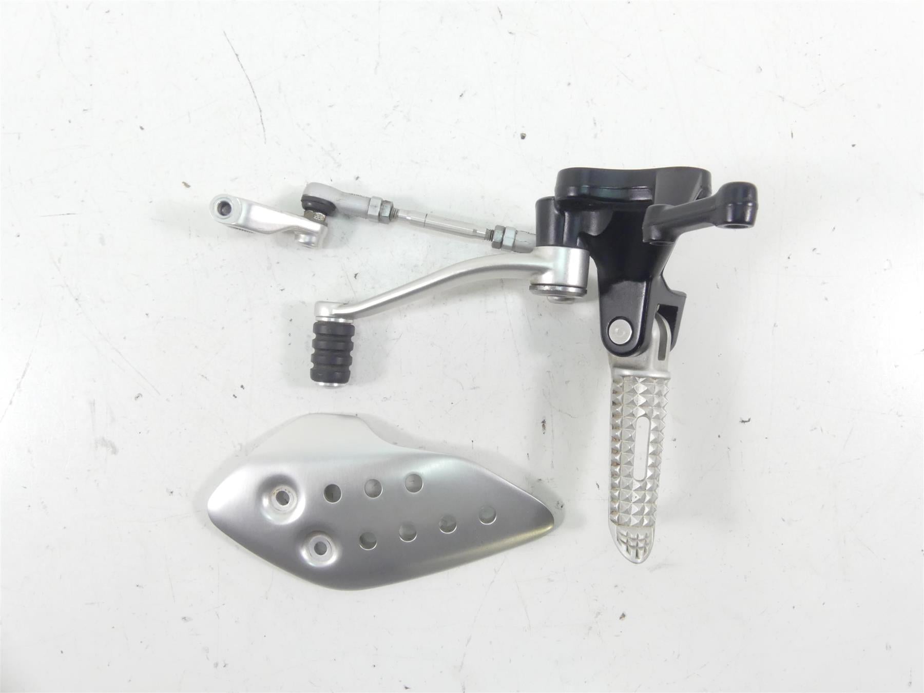 2017 Triumph Thruxton 1200 R Left Front Footpeg Shifter Set T2088079 T2081562 {{ shop.shopifyCountryName }} - Mototech271