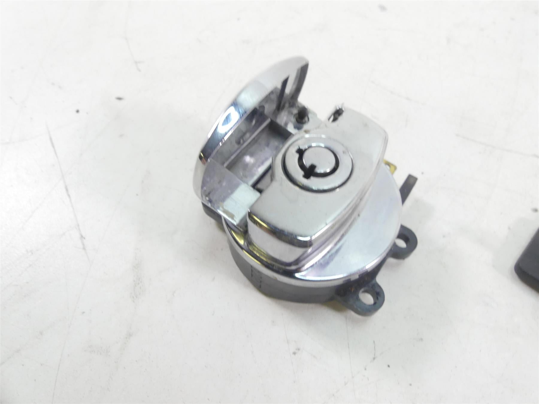 2002 Harley Touring FLHRCI Road King Ignition Switch Key Lock Set 71313-96 {{ shop.shopifyCountryName }} - Mototech271