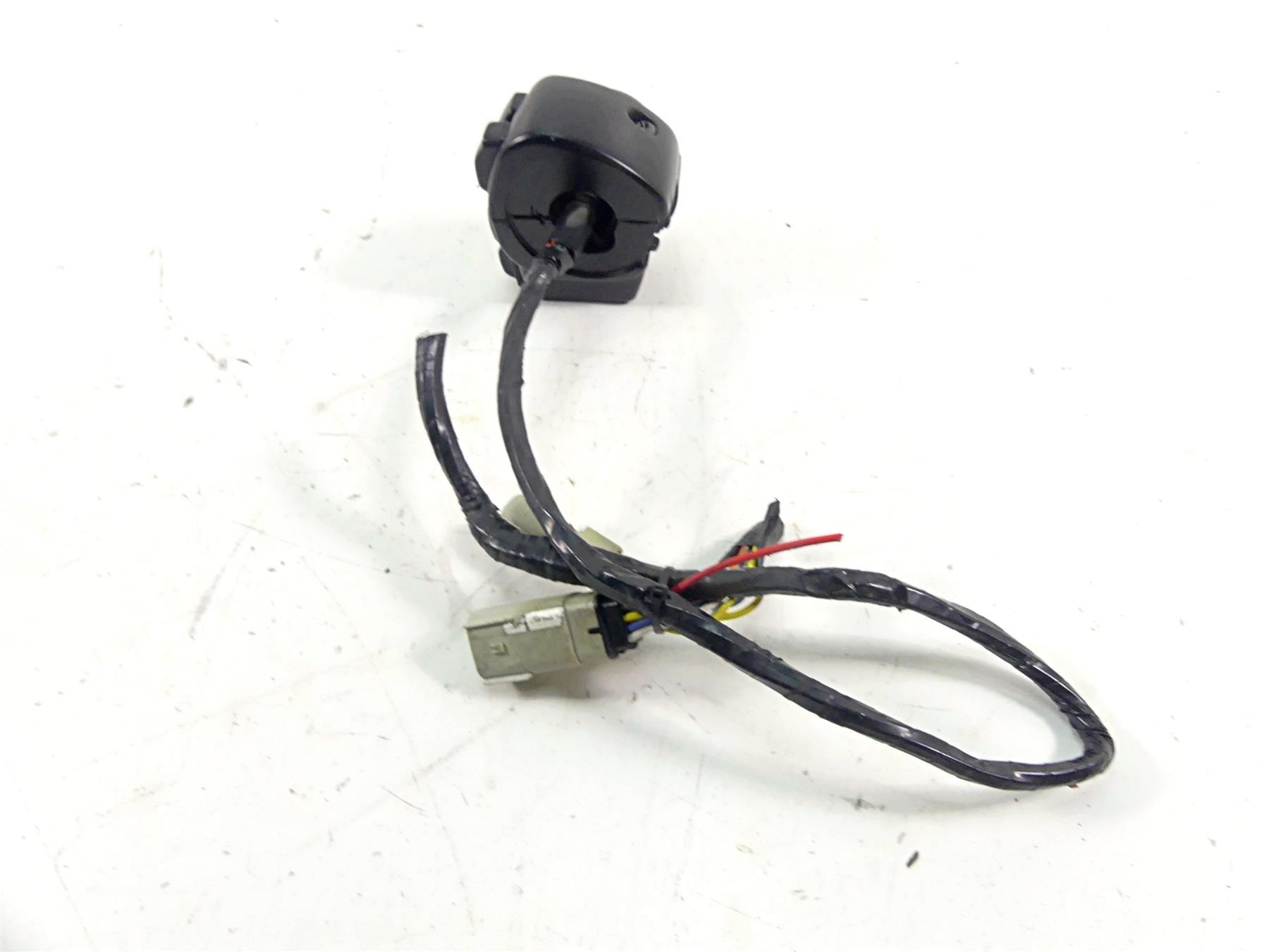 2010 Harley Touring FLHRC Road King Left Hand Control Switch 71682-06A 71685-06A {{ shop.shopifyCountryName }} - Mototech271
