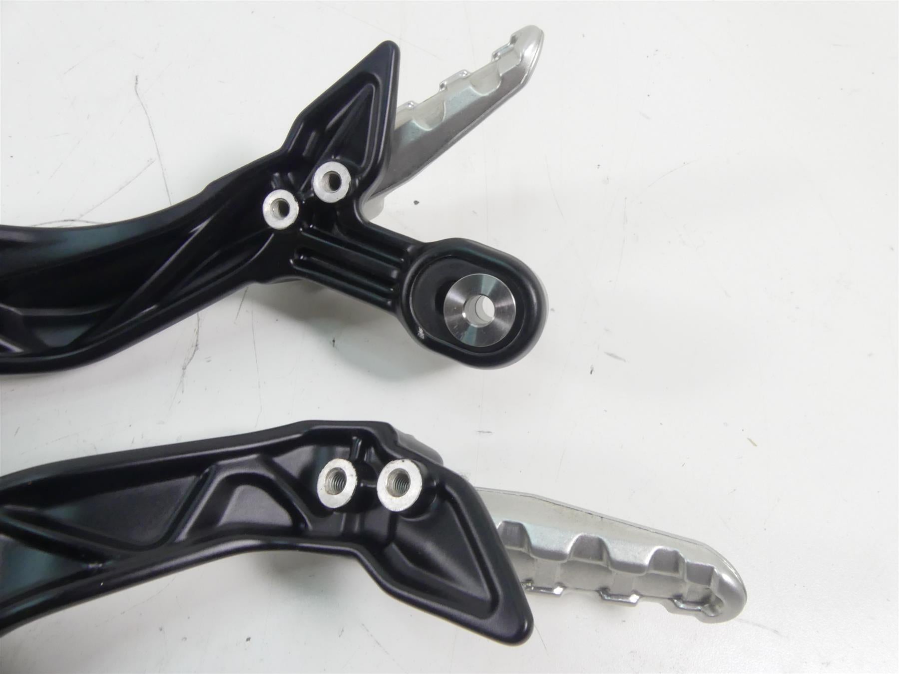 2019 Indian Motorcycle Co. FTR1200 Rear Passenger Footpeg Set 5142146 5142145 {{ shop.shopifyCountryName }} - Mototech271