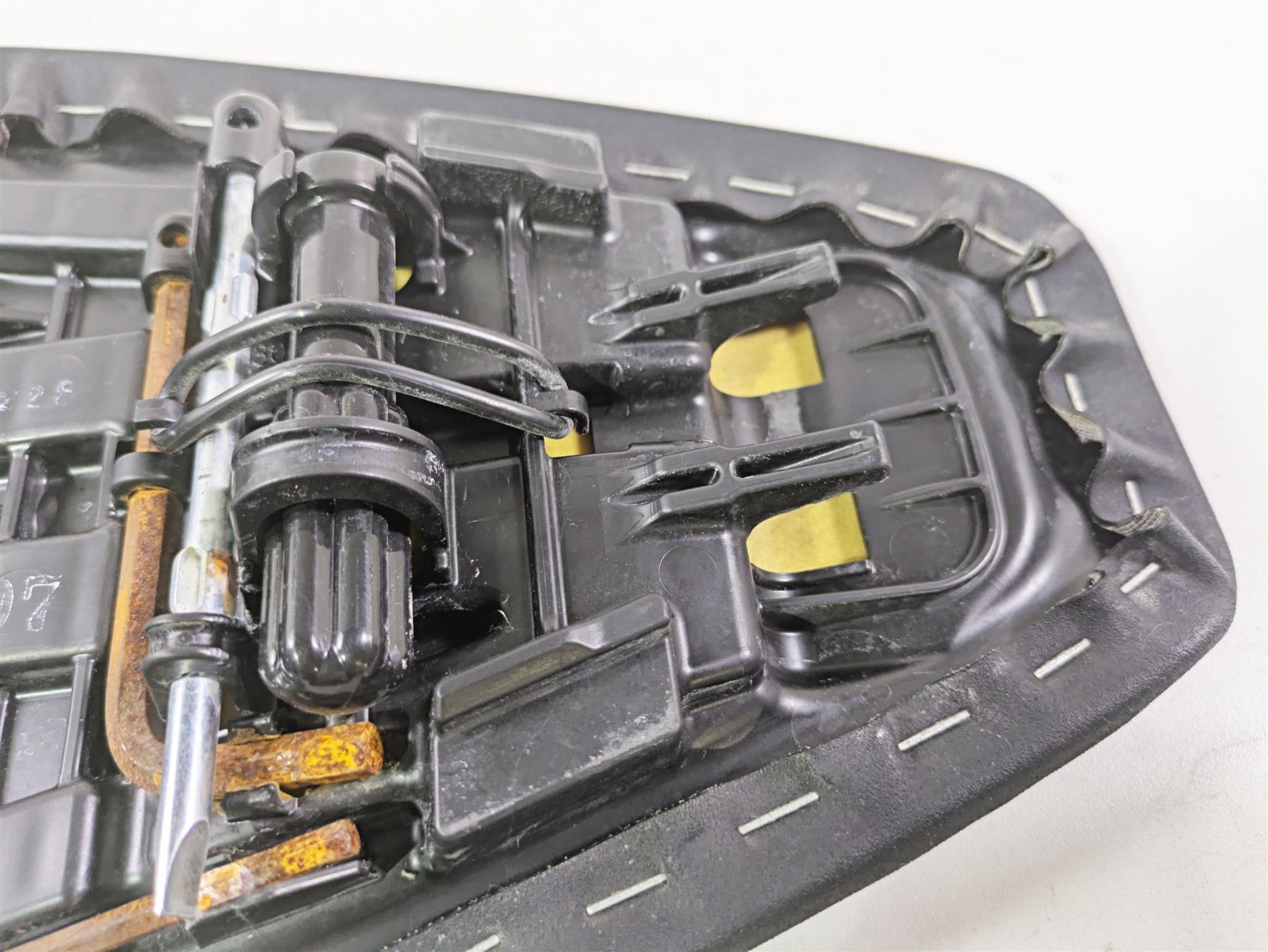 2020 Kawasaki ZX6R ZX636 Ninja Rear Passenger Seat Saddle 53066-0607-12Y {{ shop.shopifyCountryName }} - Mototech271