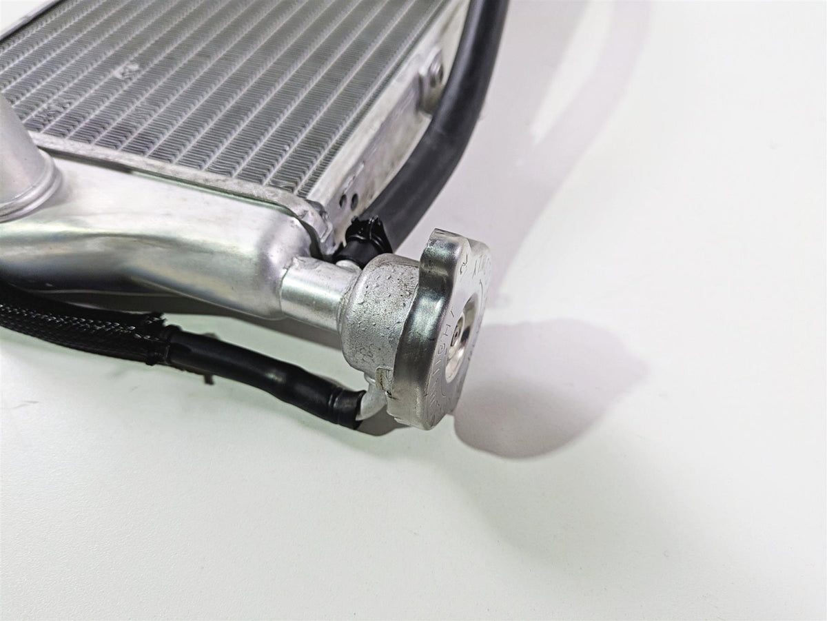 2022 Ducati Streetfighter V2 Upper Coolant Radiator 54841211A {{ shop.shopifyCountryName }} - Mototech271