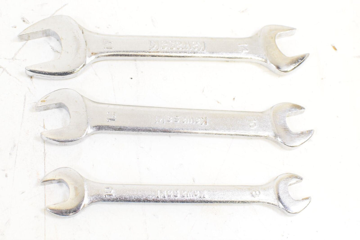 2000 Kawasaki VN1500 Vulcan Classic Tool Box Housing w Tools 32098-1109 {{ shop.shopifyCountryName }} - Mototech271