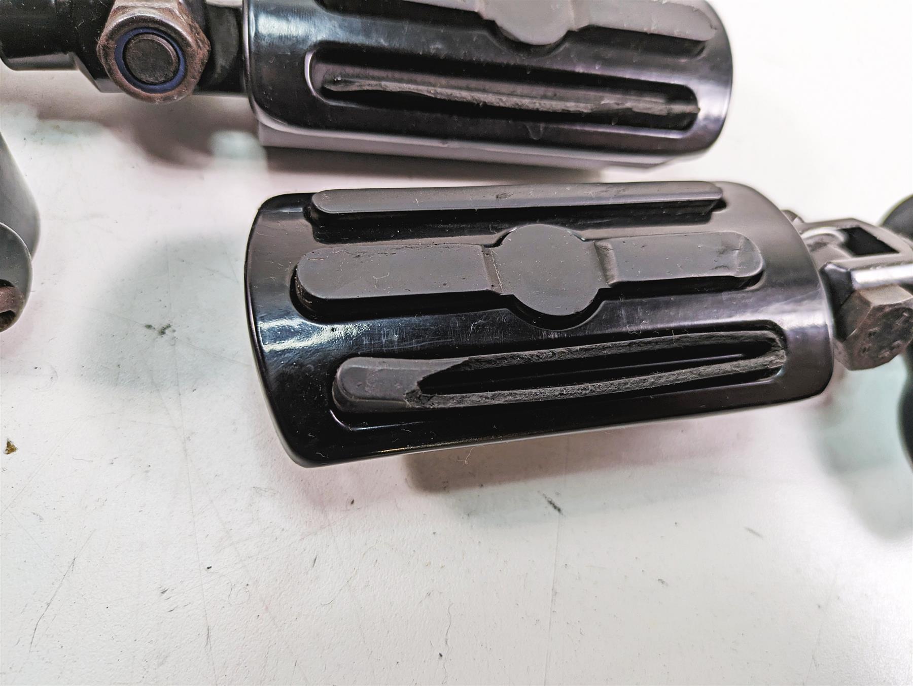 2009 Harley Softail FLSTSB Cross Bones Aftermarket Black Highway Peg Set {{ shop.shopifyCountryName }} - Mototech271