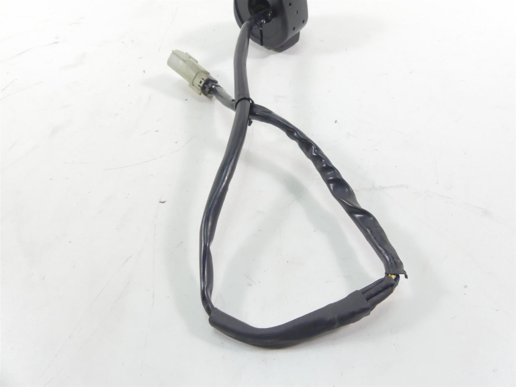 2009 Harley FXDL Dyna Low Rider Left Hand Light Blinker Control Switch 71682-06A {{ shop.shopifyCountryName }} - Mototech271