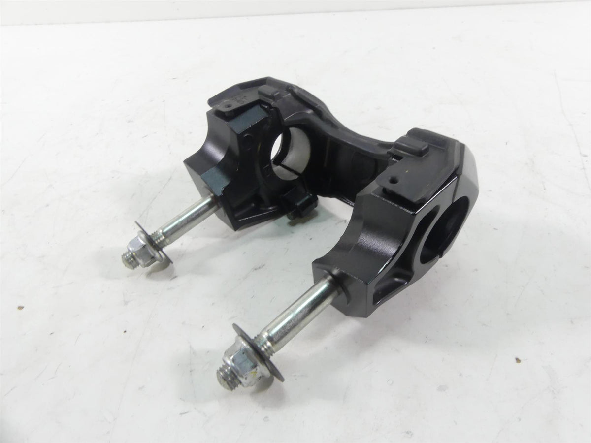 2013 Yamaha VMX17 V-Max 1700 Handlebar Handel Bar Riser Set 2S3-23441-00-00 {{ shop.shopifyCountryName }} - Mototech271