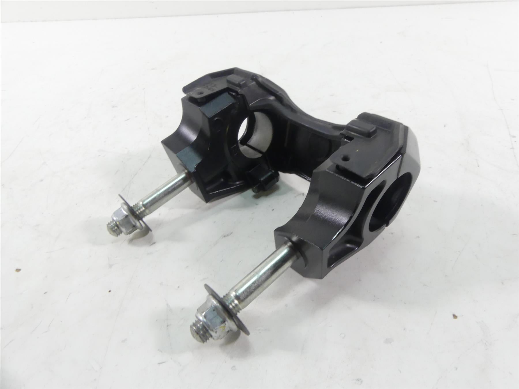 2013 Yamaha VMX17 V-Max 1700 Handlebar Handel Bar Riser Set 2S3-23441-00-00 {{ shop.shopifyCountryName }} - Mototech271