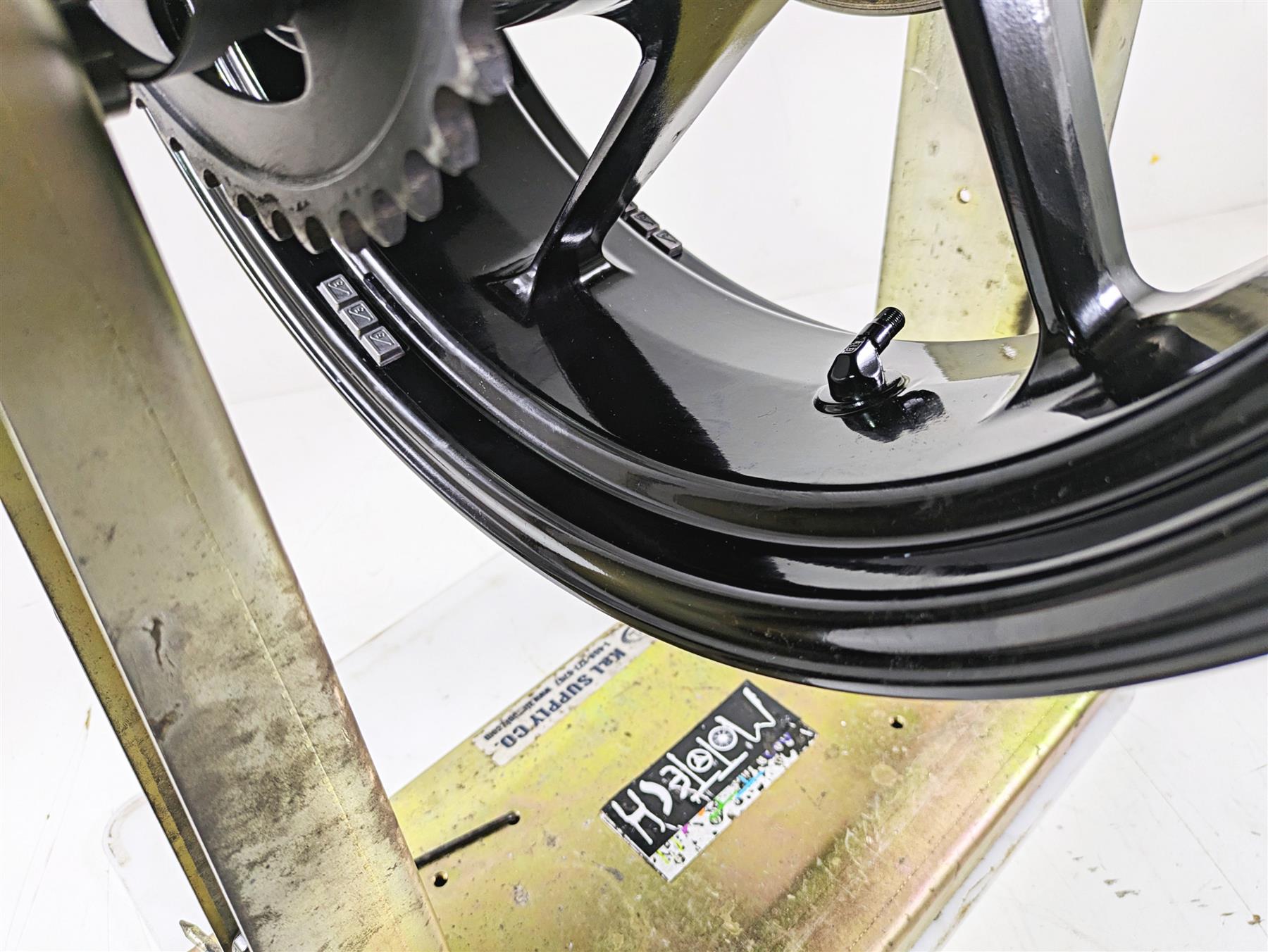 2021 Aprilia RS660 Black Rear Wheel Rim 17x5.5 - Straight 2B005364 {{ shop.shopifyCountryName }} - Mototech271