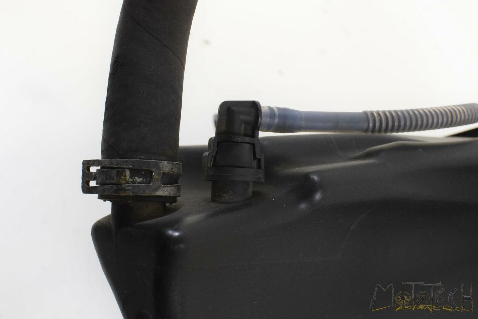 2009 BMW K1300 K1300S K40 Oil Tank Reservoir Assembly 770755101 {{ shop.shopifyCountryName }} - Mototech271