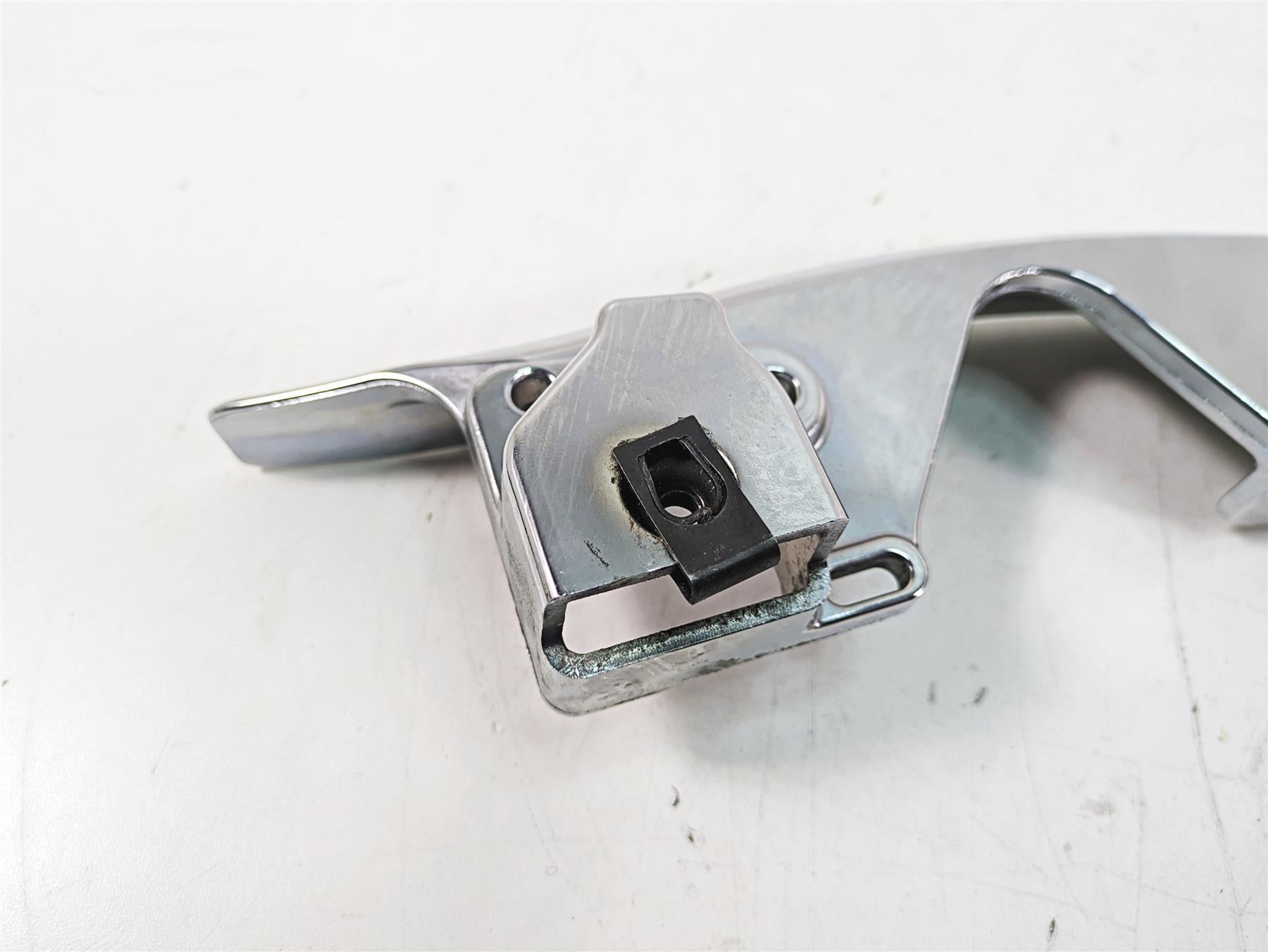 2014 Harley Touring FLHTK Electra Glide Left Saddlebag Support Mount 90200503 {{ shop.shopifyCountryName }} - Mototech271