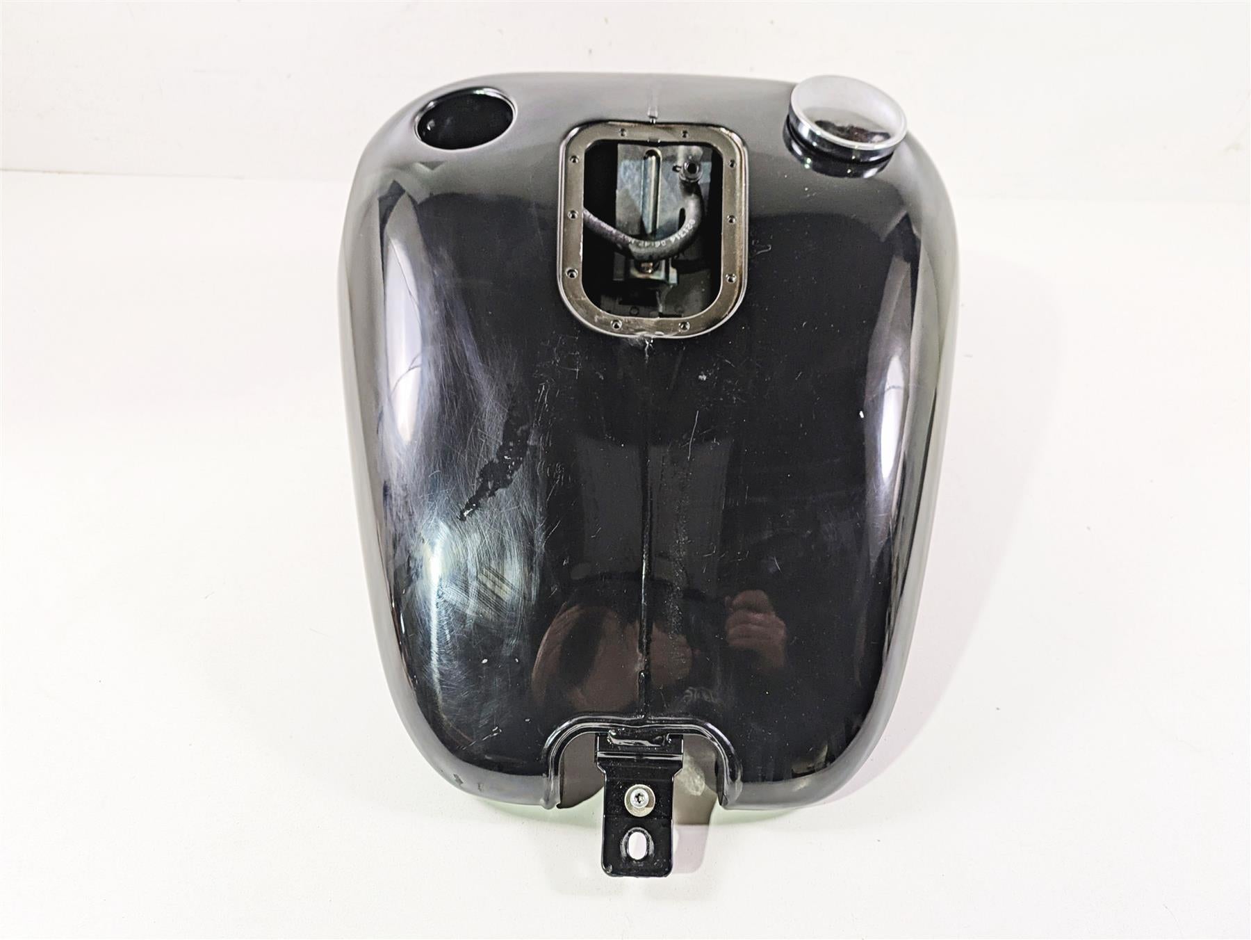 2014 Harley FLS Softail Slim Fuel Gas Petrol Tank Reservoir - Dent 61625-11 {{ shop.shopifyCountryName }} - Mototech271