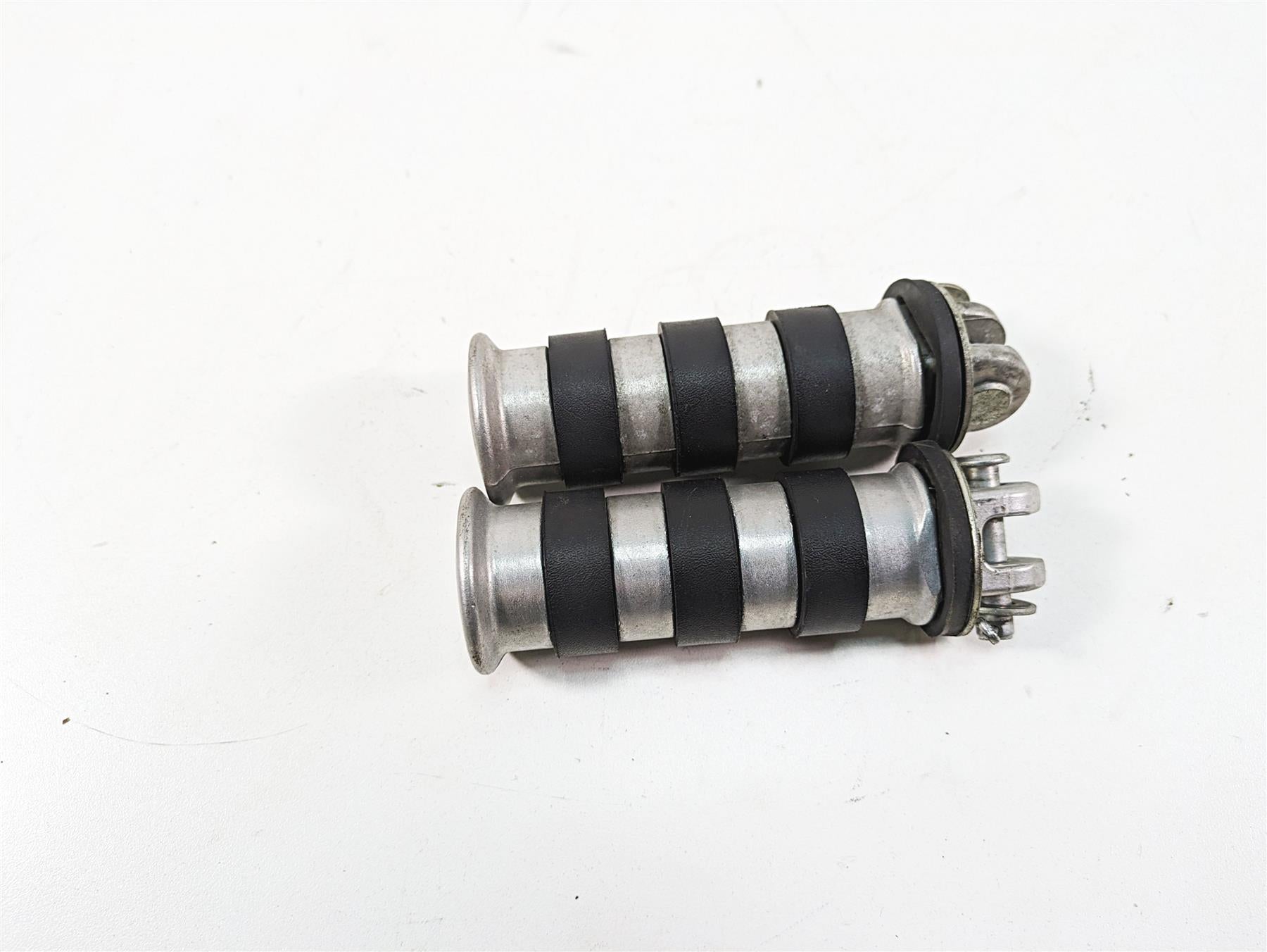 2006 Honda VT1100 C2 Shadow Rear Passenger Footpeg Rest Set 50715-MBA-020 {{ shop.shopifyCountryName }} - Mototech271