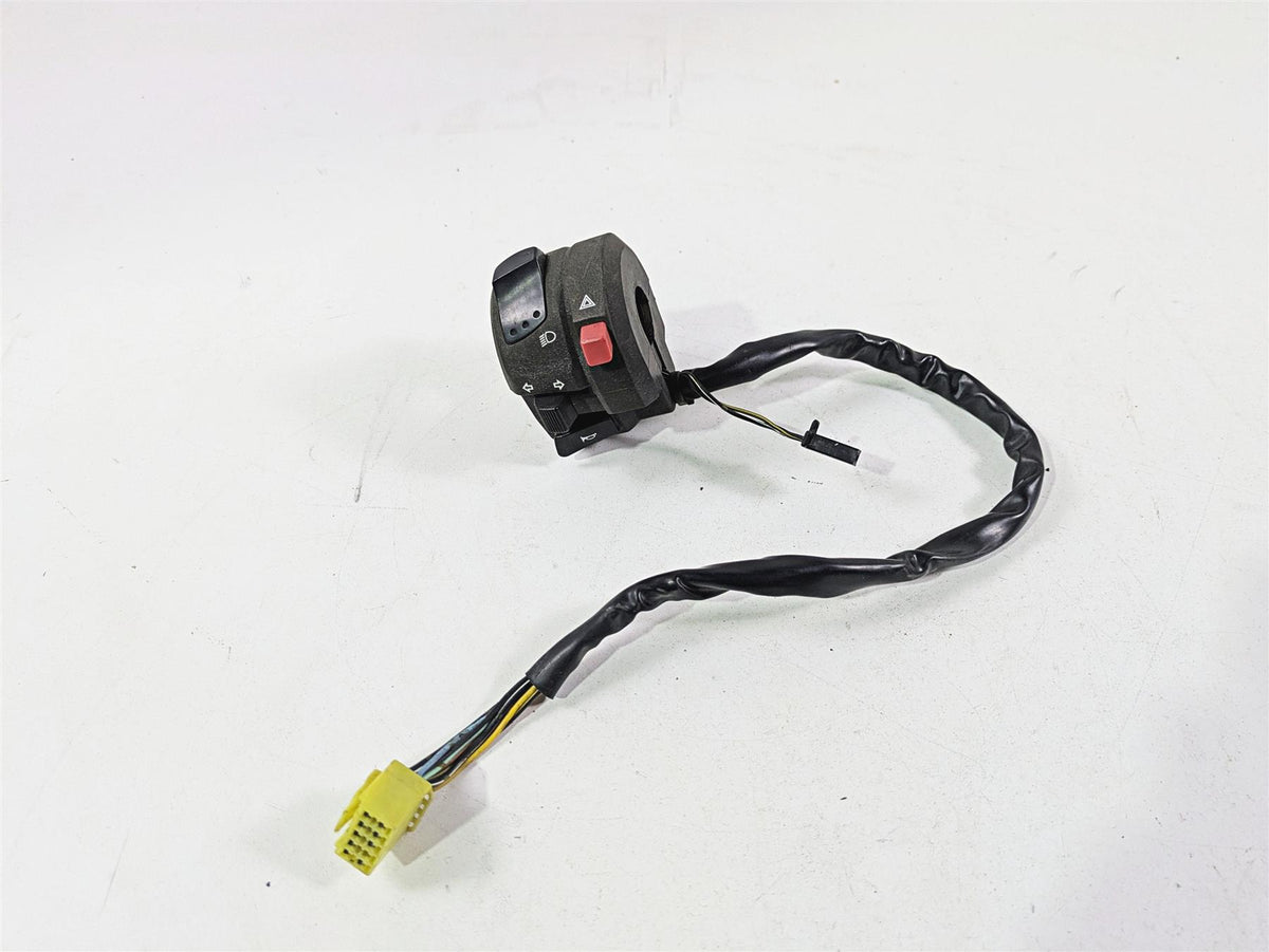 2006 Suzuki GSXR1000 K6 Left Hand Turn Signal Control Switch 37400-29G10 {{ shop.shopifyCountryName }} - Mototech271